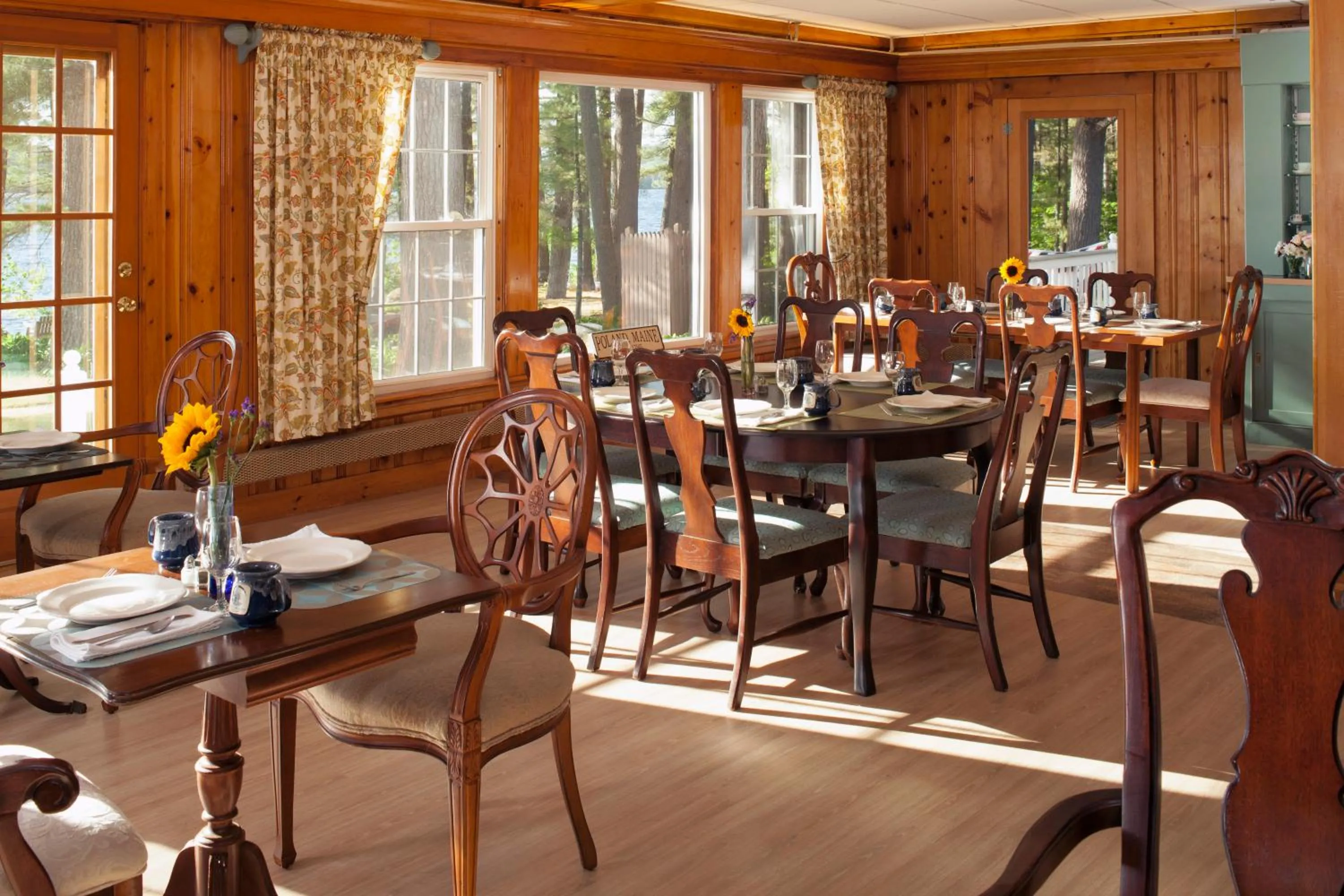 Restaurant/places to eat in Wolf Cove Inn