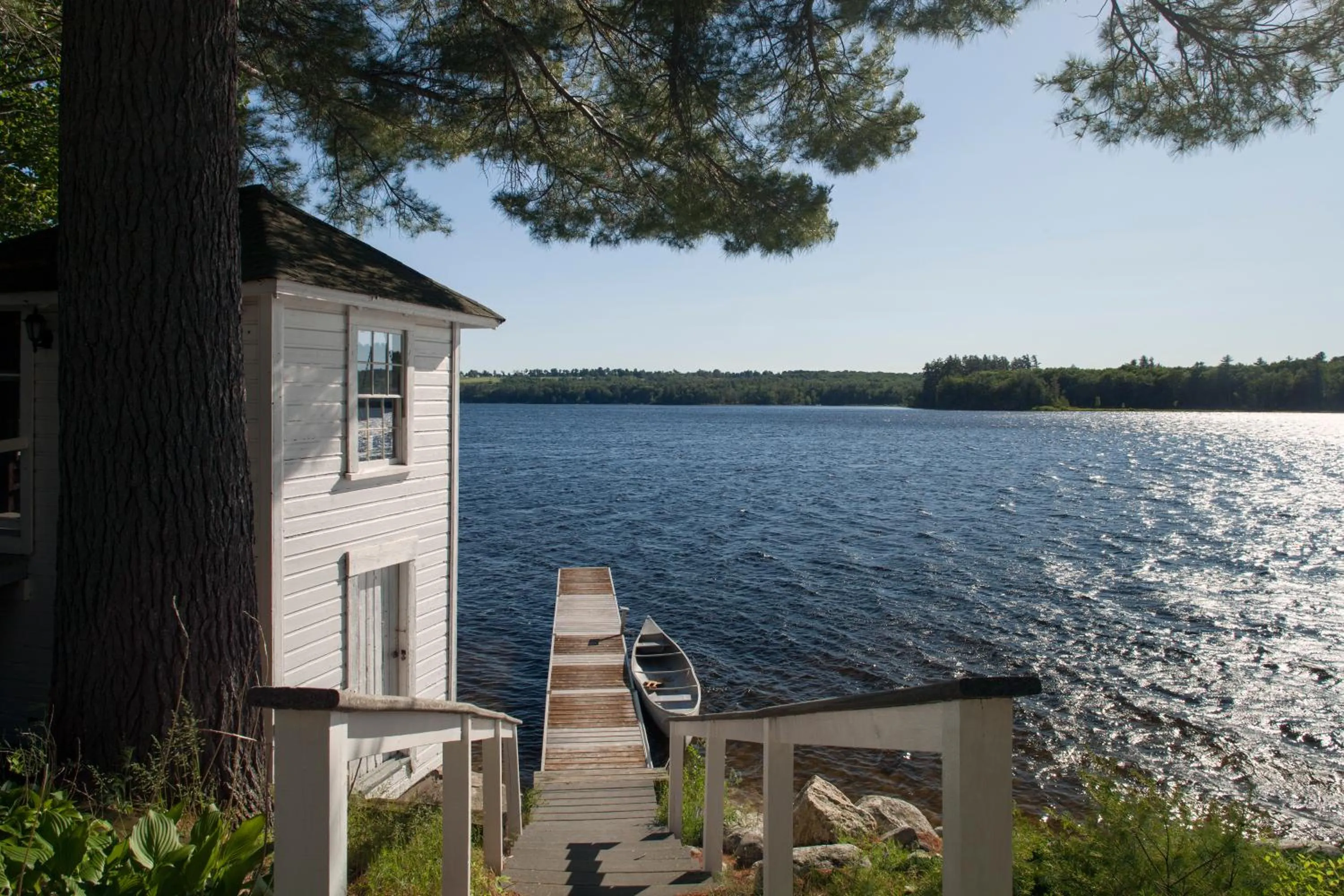 Facade/entrance in Wolf Cove Inn