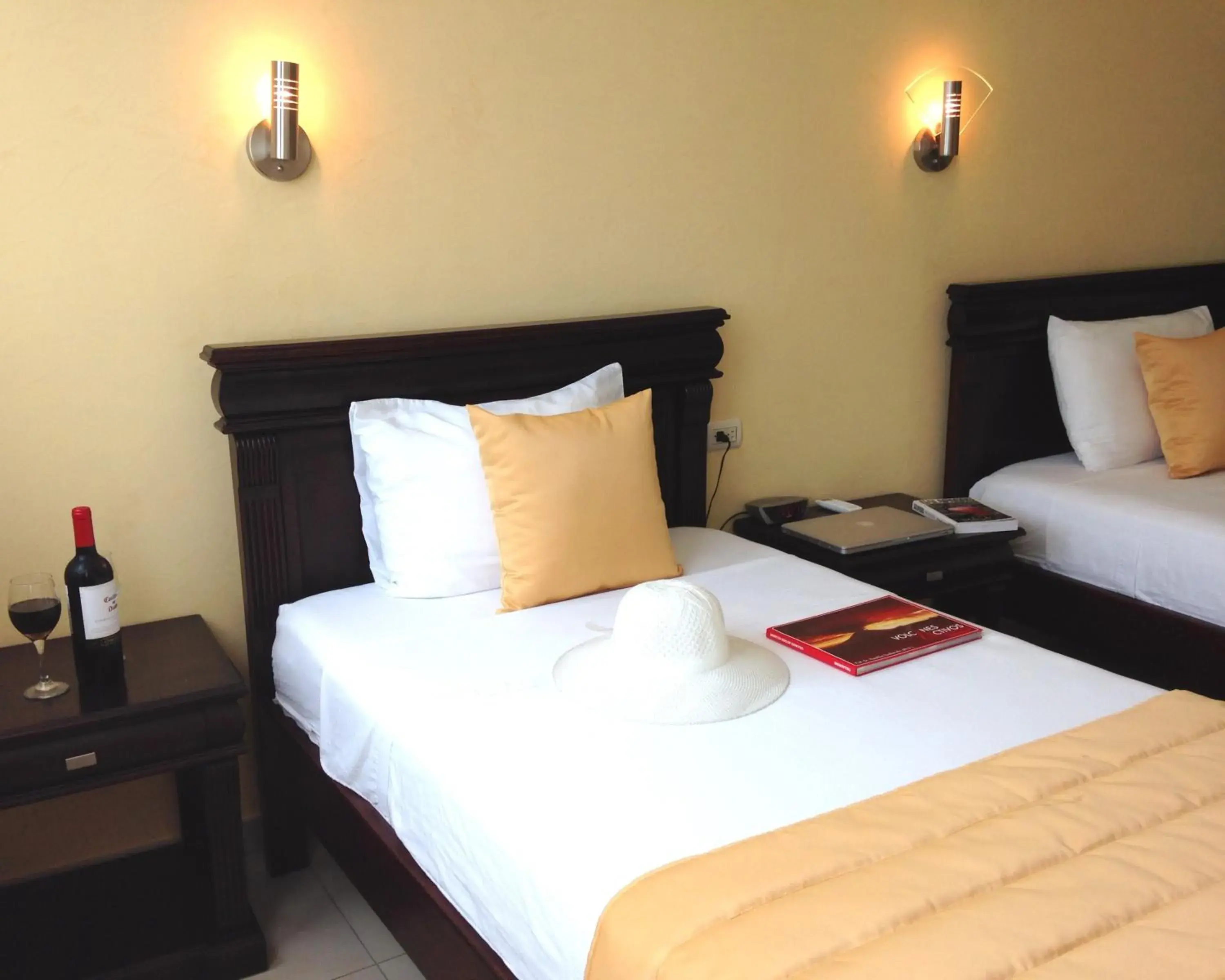 Twin Room in Hotel Flamingo Twin Room in Hotel Flamingo