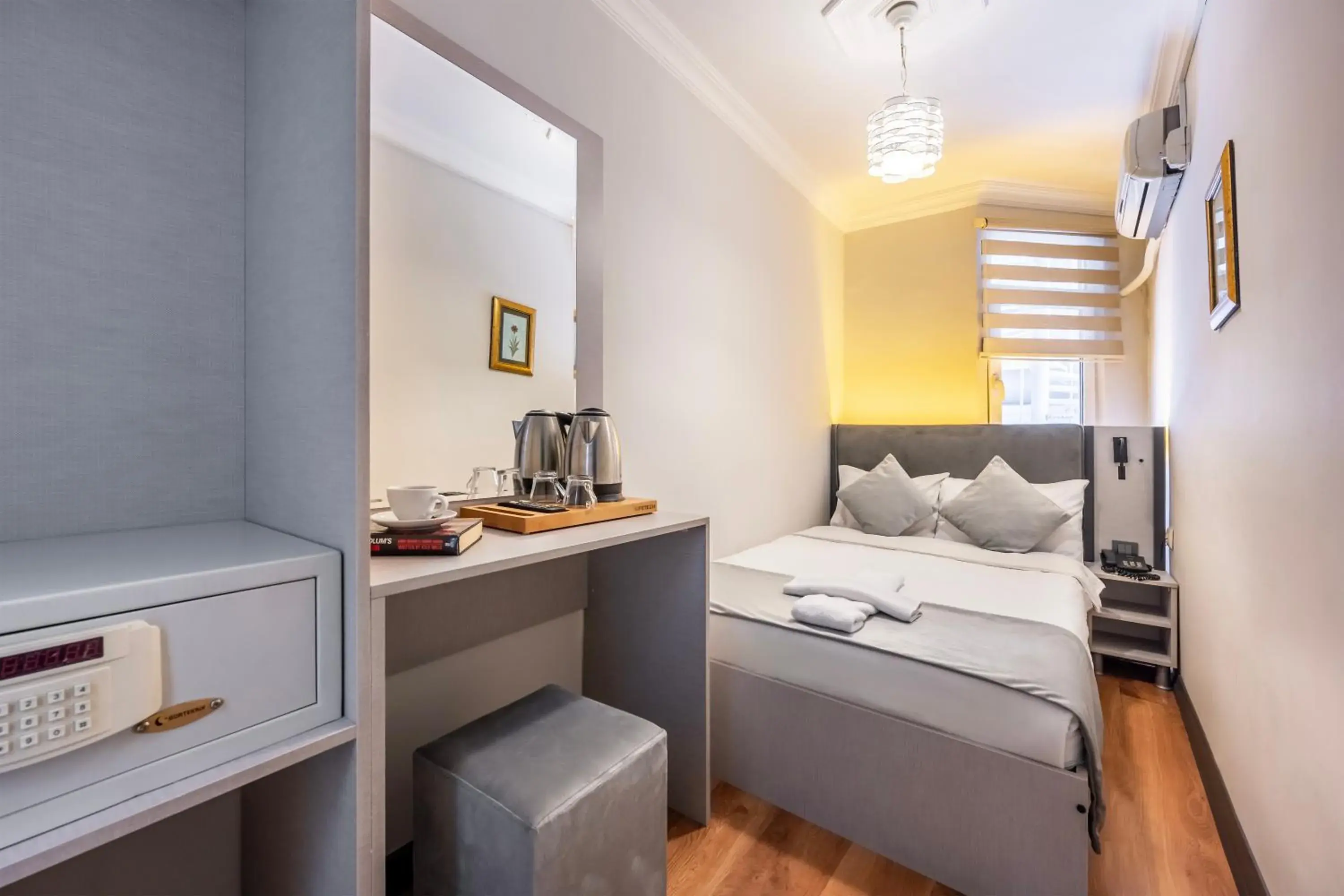 Budget Single Room in Taksim Trust Hotel Budget Single Room in Taksim Trust Hotel