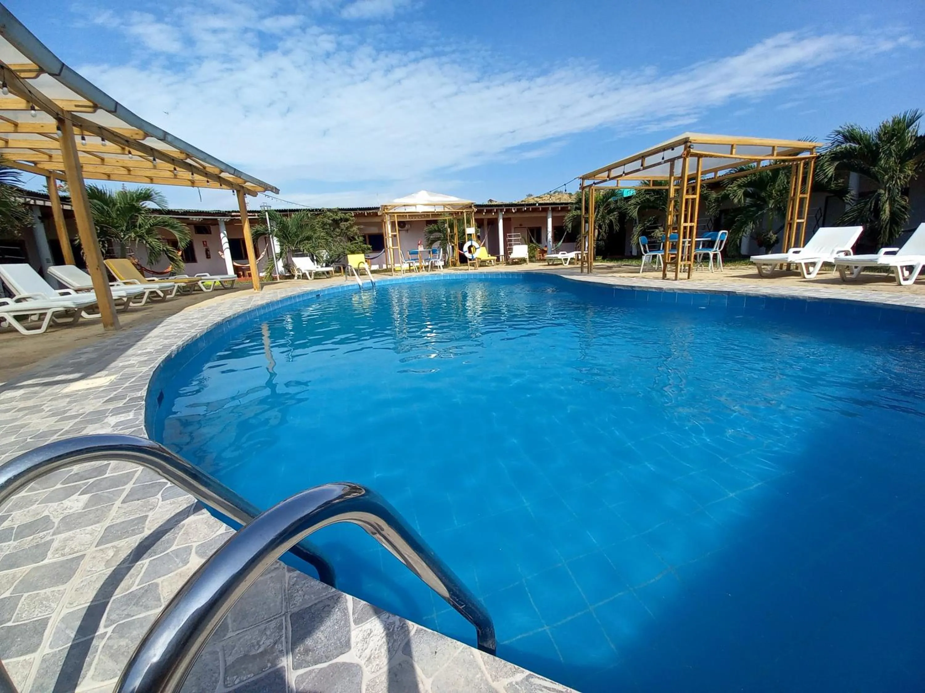 Swimming pool in Mancora y Sol