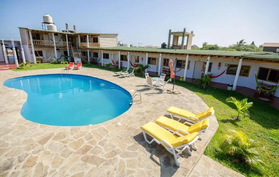 Swimming pool in Mancora y Sol