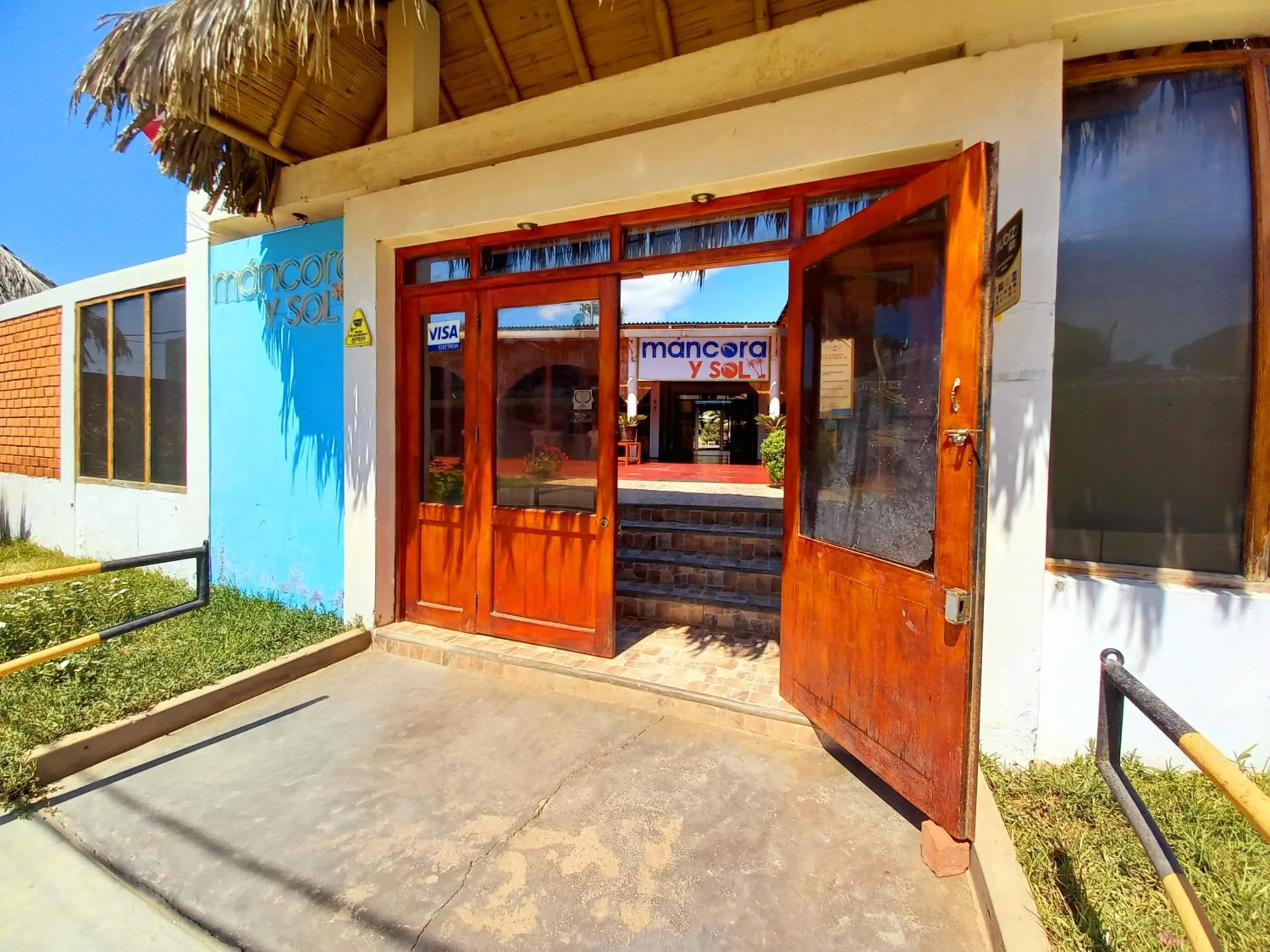 Facade/entrance in Mancora y Sol