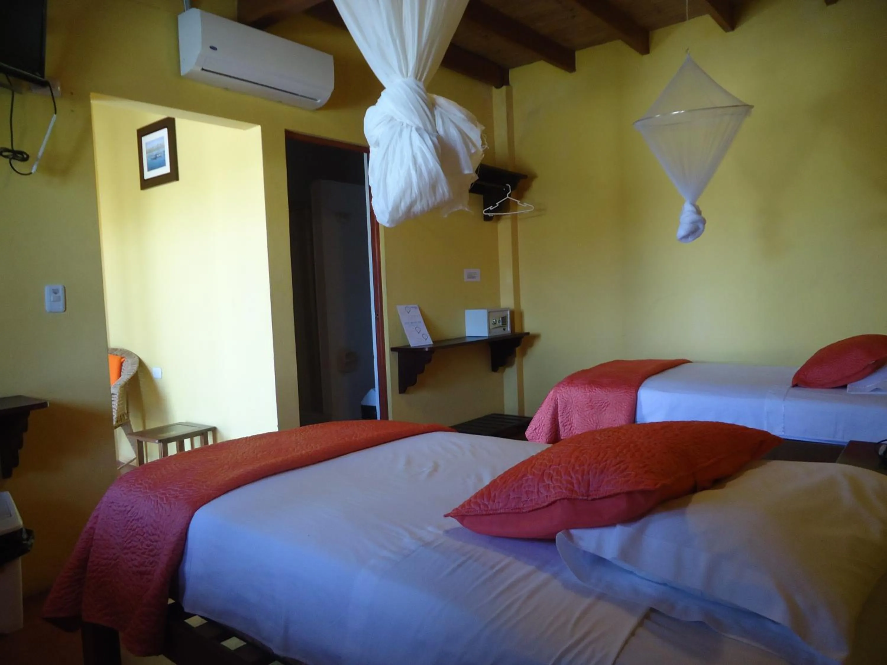 Shower, Bed in Mancora y Sol