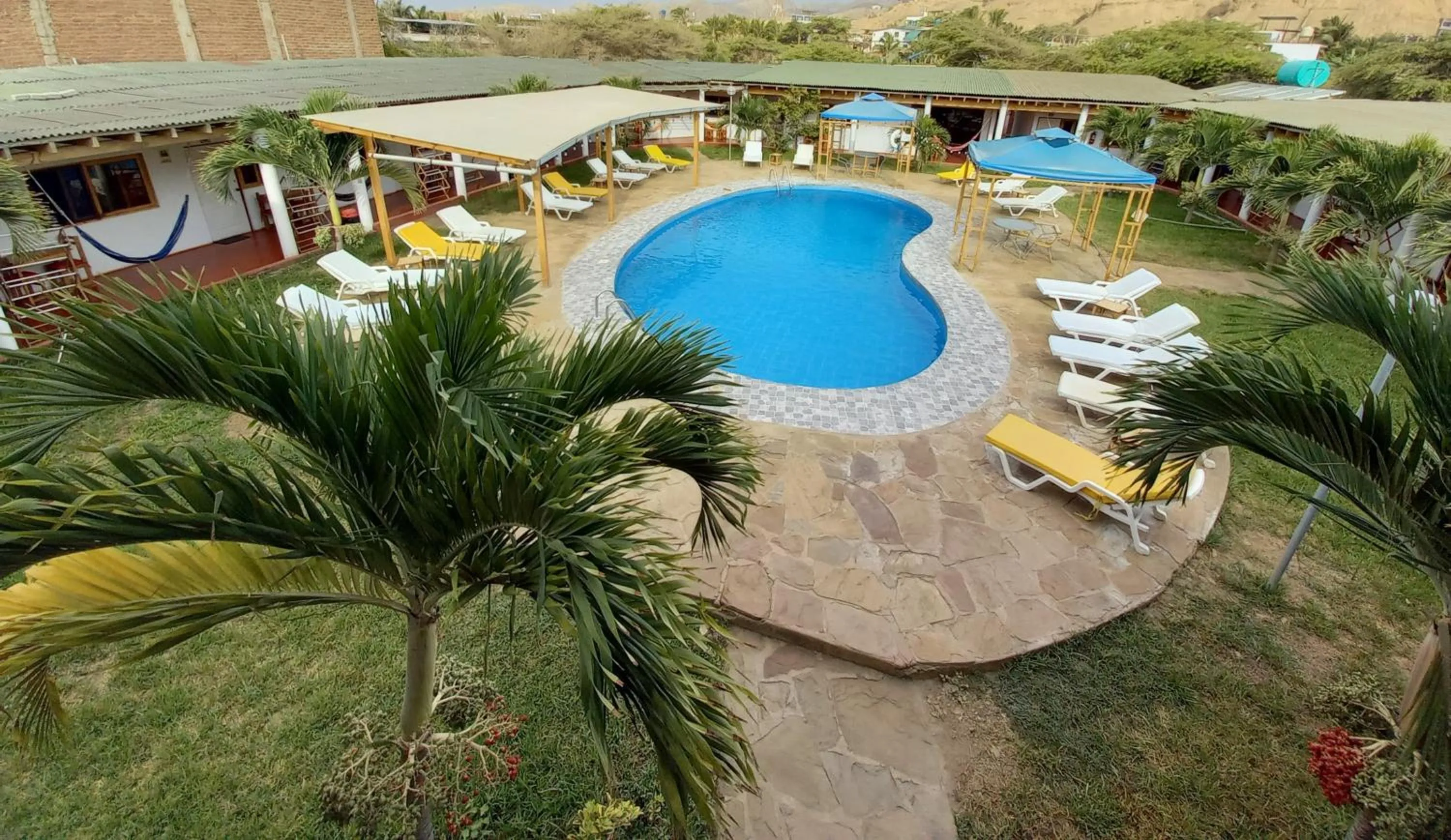 Swimming pool in Mancora y Sol