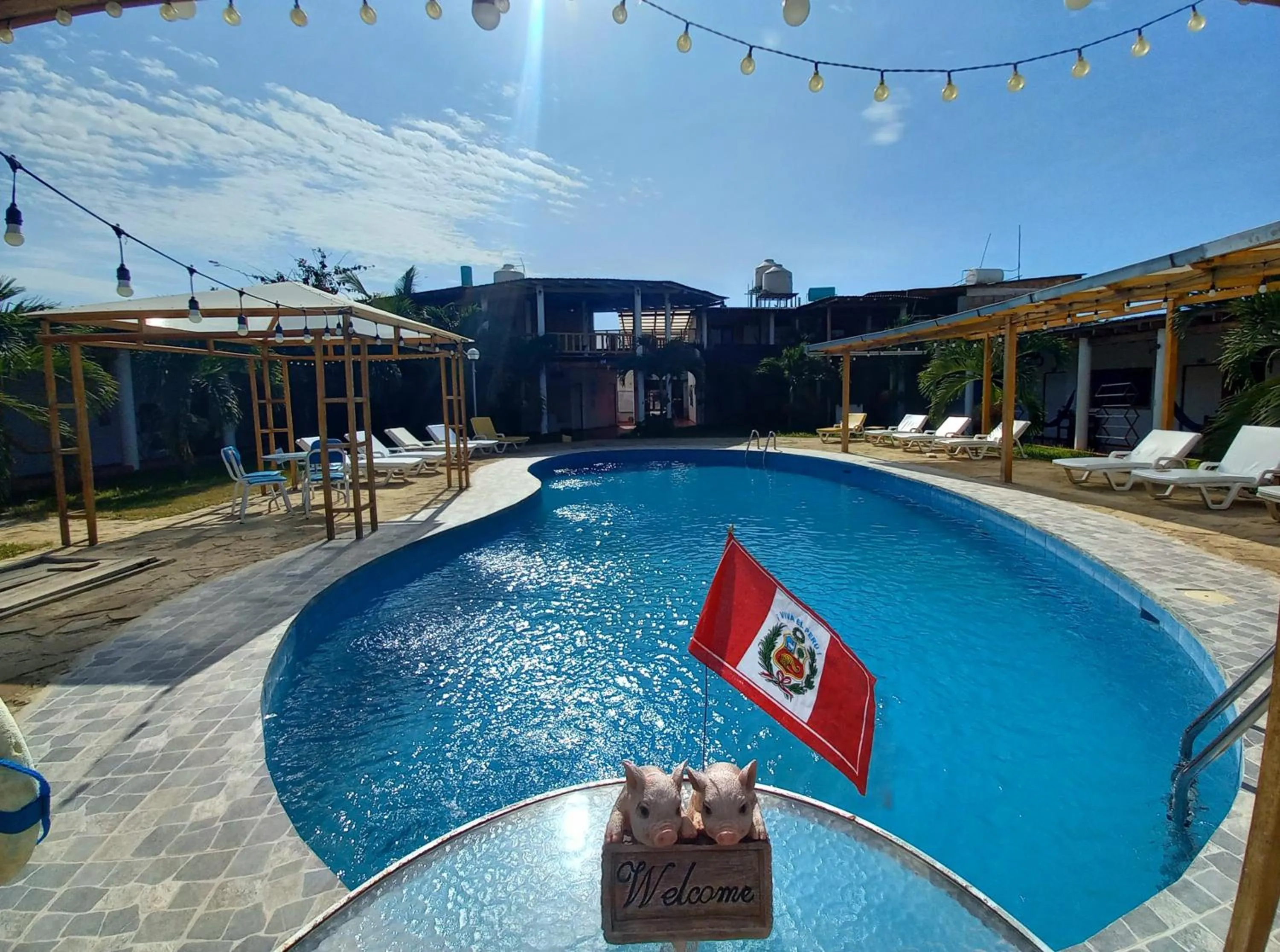 Swimming pool in Mancora y Sol