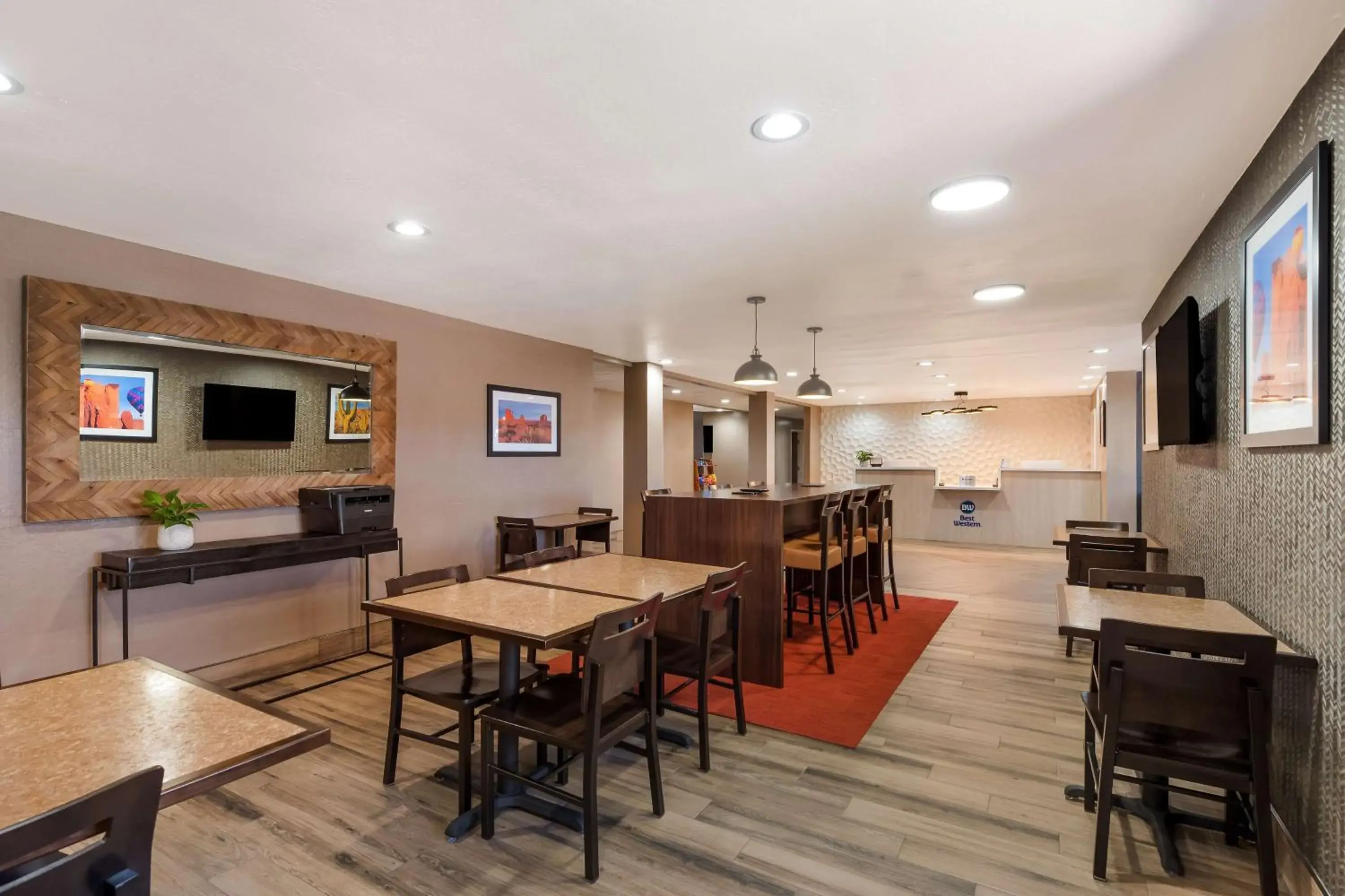 Breakfast in Best Western Bellemont Shadow Mountain Inn Breakfast in Best Western Bellemont Shadow Mountain Inn