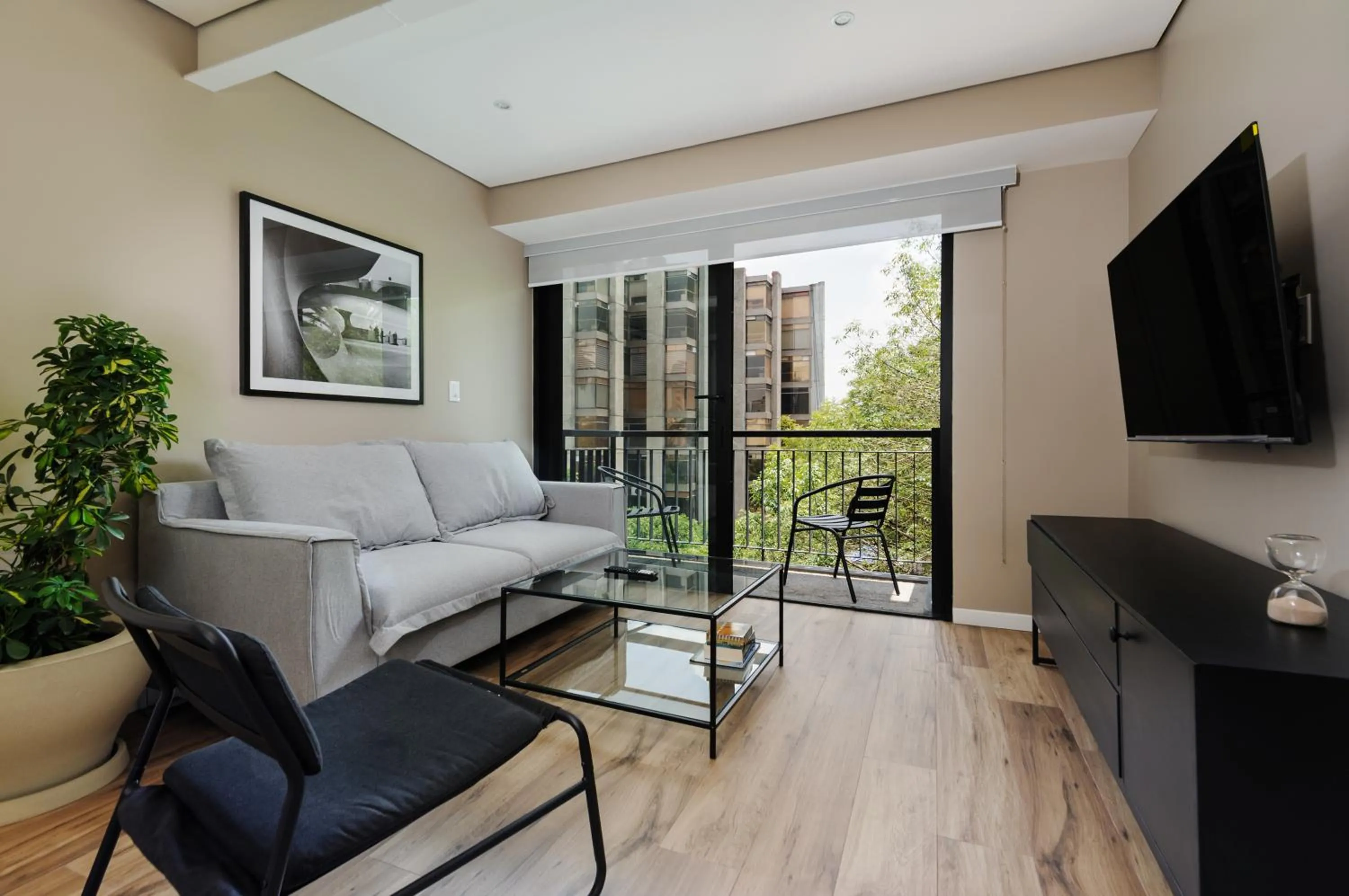 TV and multimedia in Nuevo Leon 155 by Wynwood House