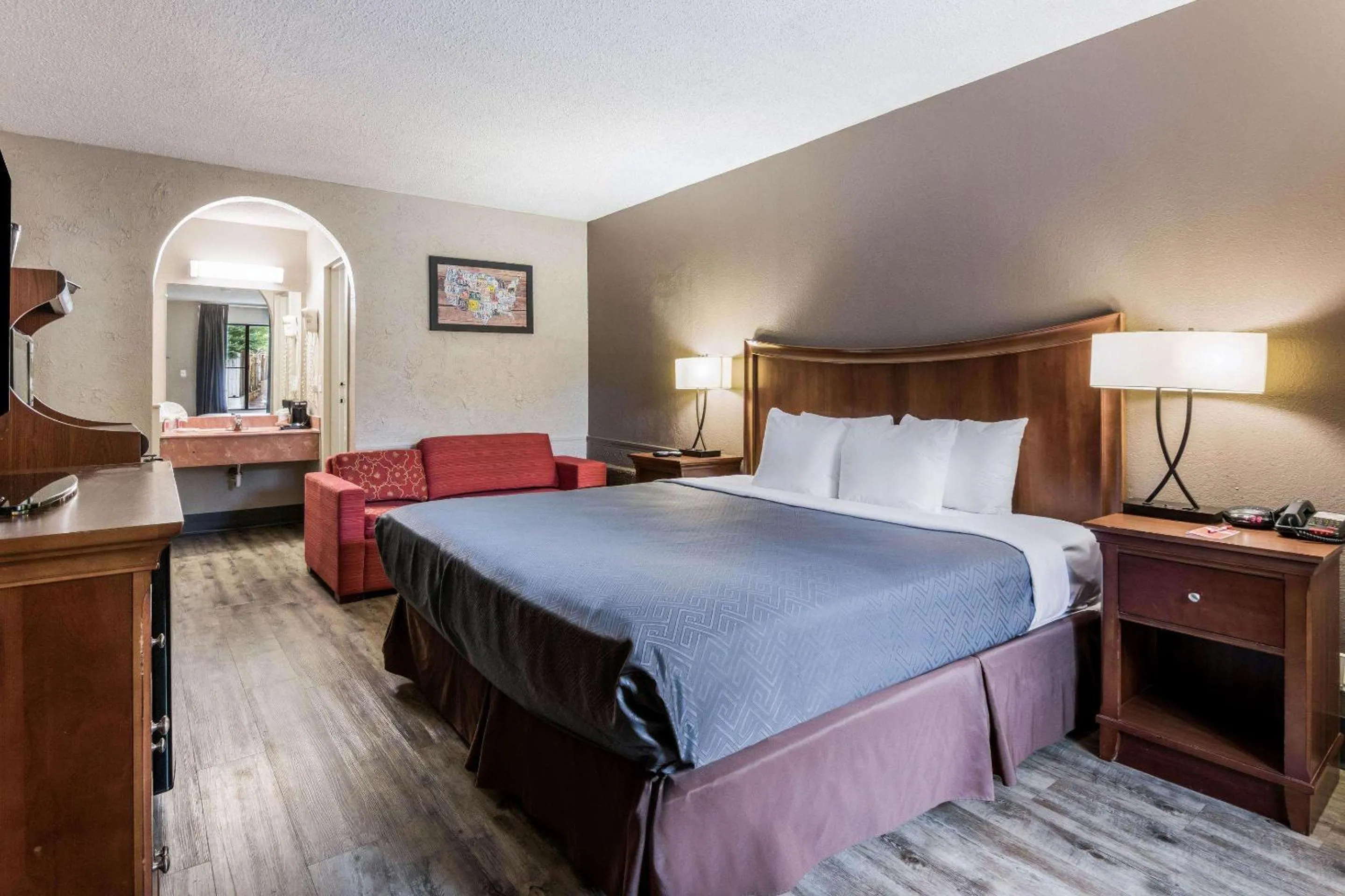 Photo of the whole room, Bed in Econo Lodge Gainesville Downtown Area