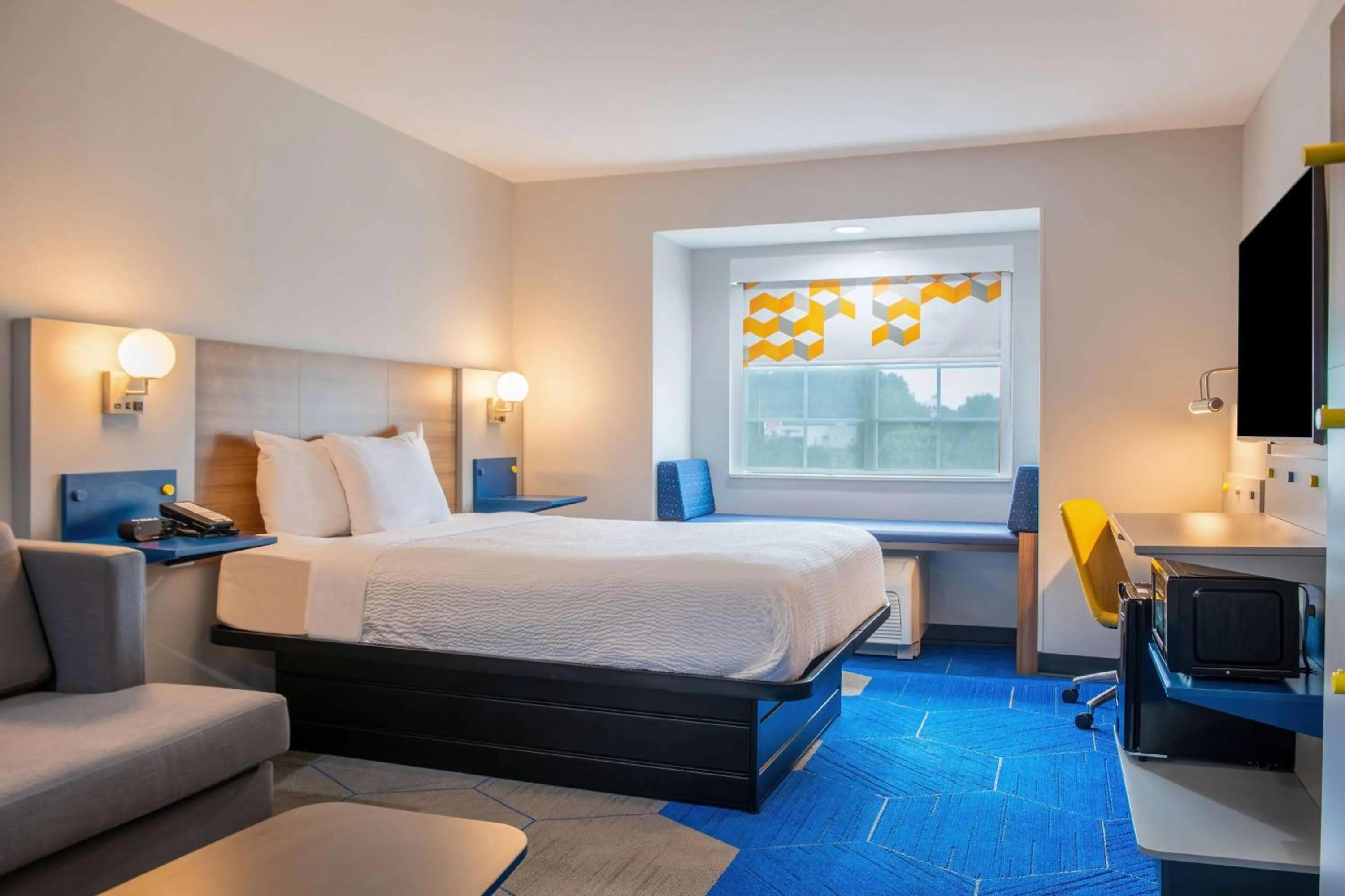 Photo of the whole room, Bed in Microtel Inn and Suites by Wyndham Anderson SC