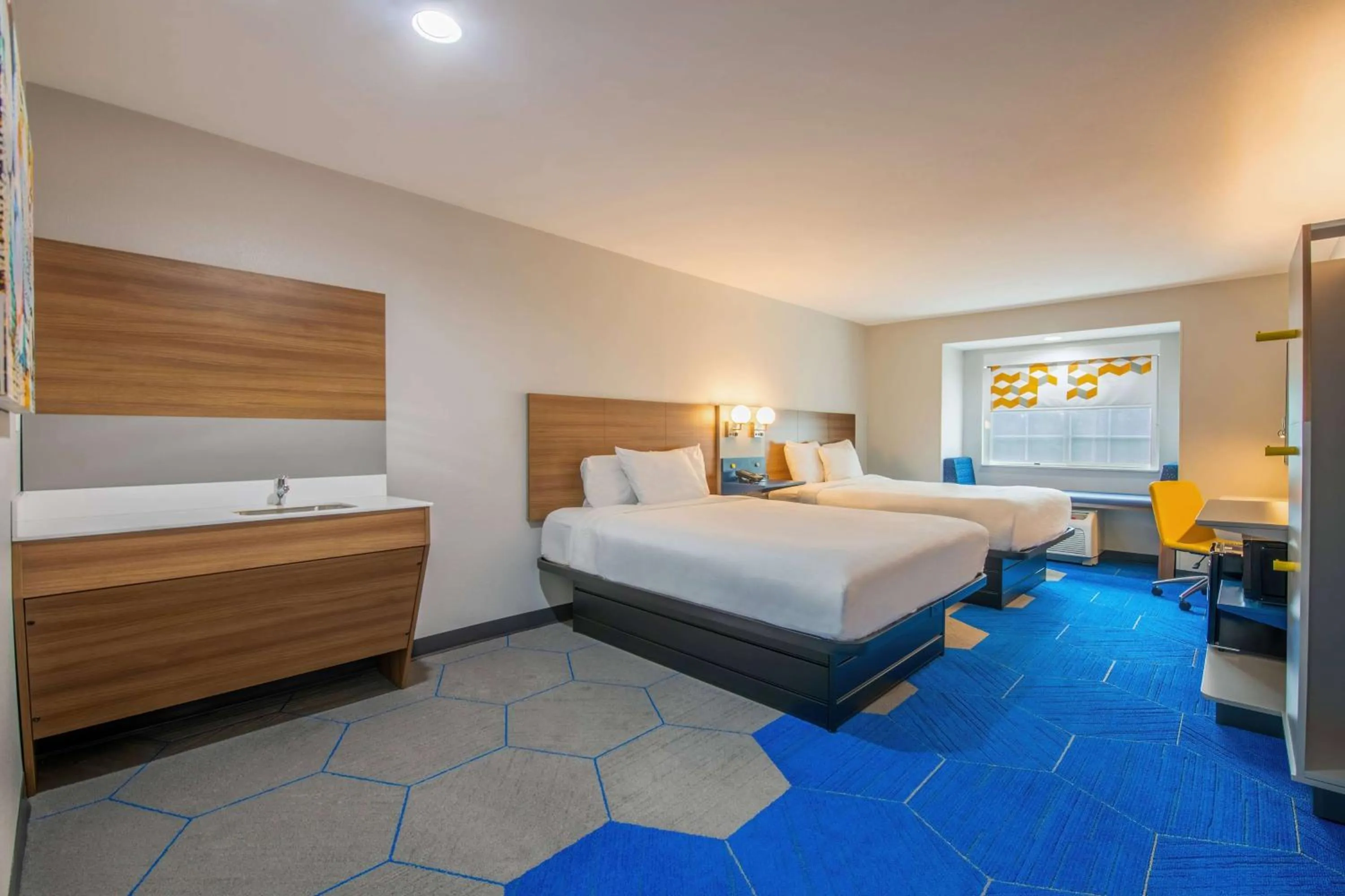 Photo of the whole room, Bed in Microtel Inn and Suites by Wyndham Anderson SC