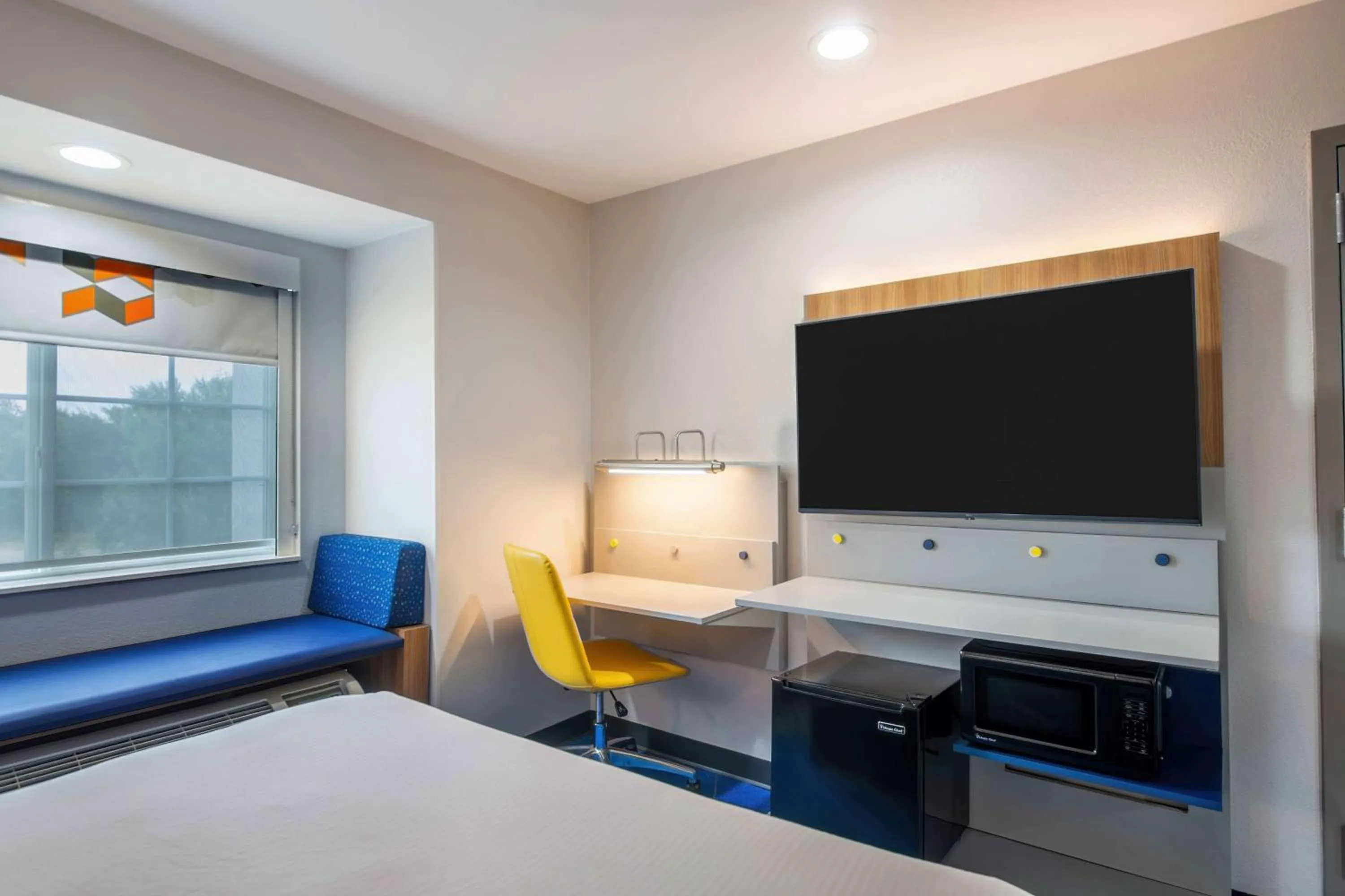 Photo of the whole room, Bed in Microtel Inn and Suites by Wyndham Anderson SC