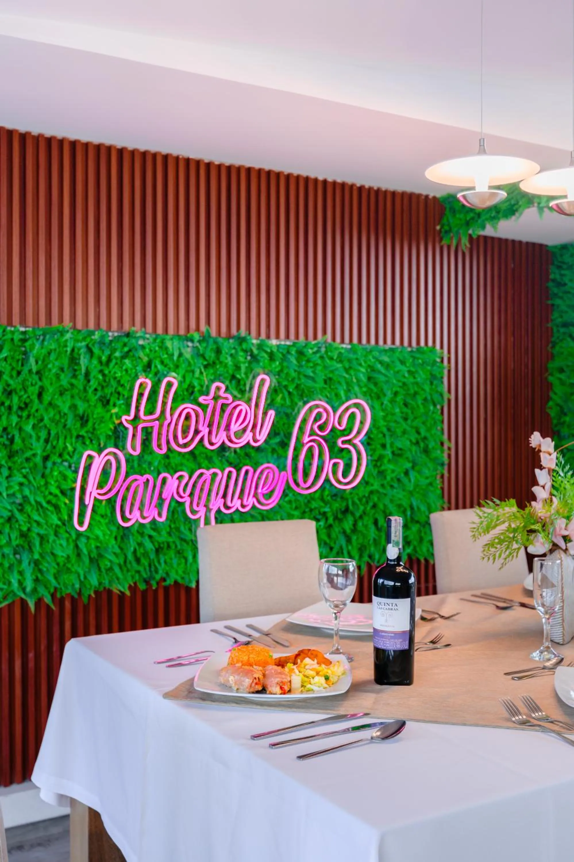 Food and drinks in Hotel Parque 63