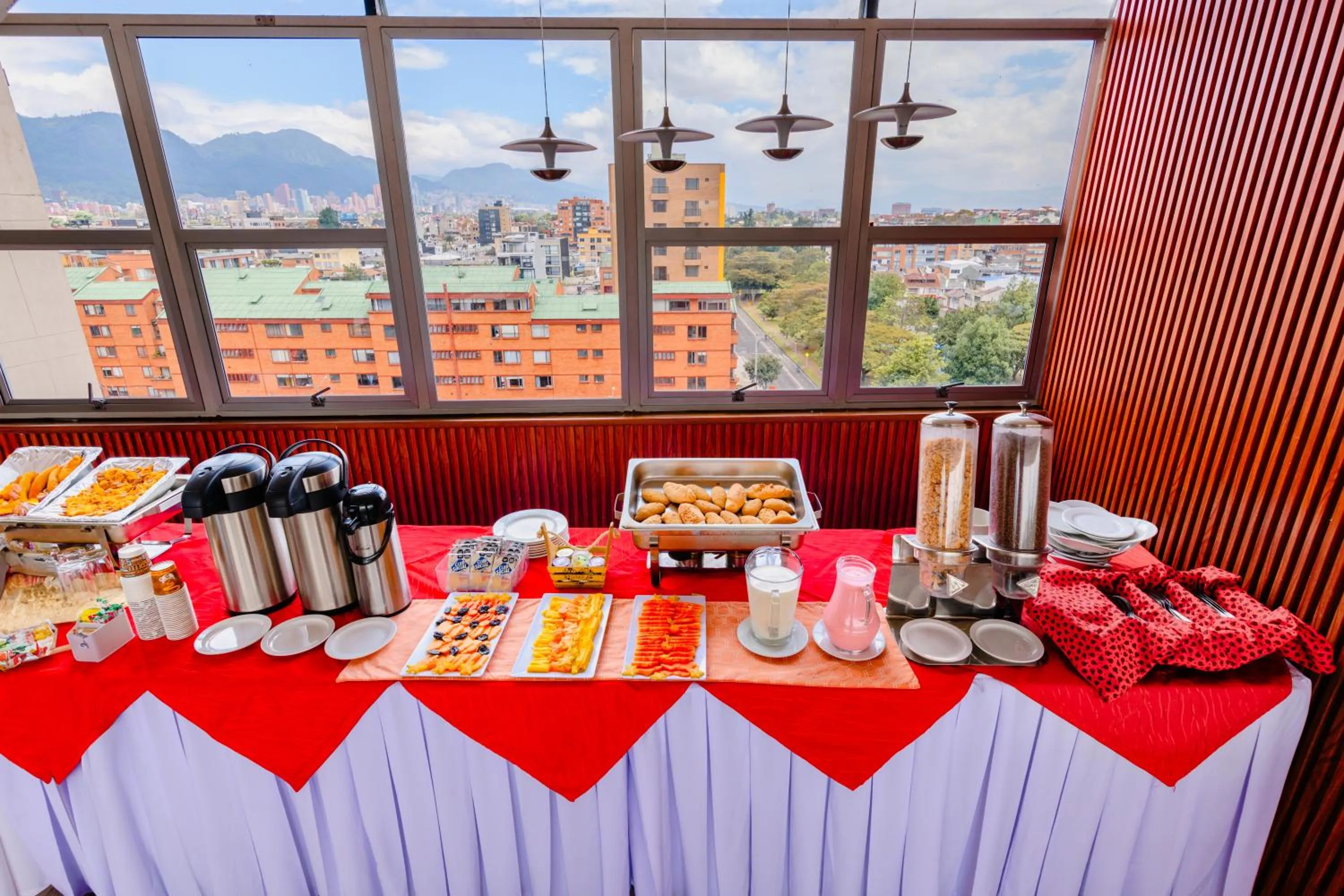 Restaurant/places to eat in Hotel Parque 63