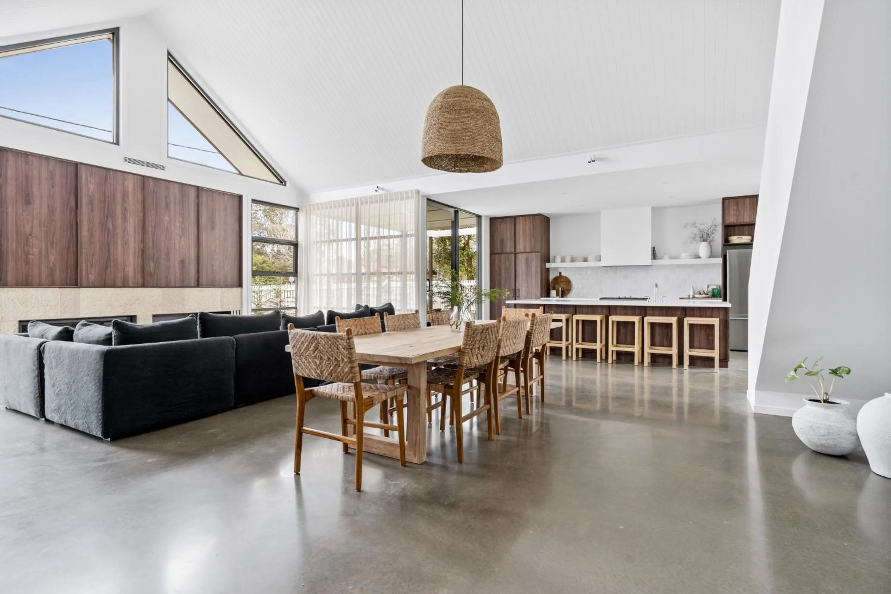 Kitchen or kitchenette in Maple Cottages, Berry - by Linnaeus Collection
