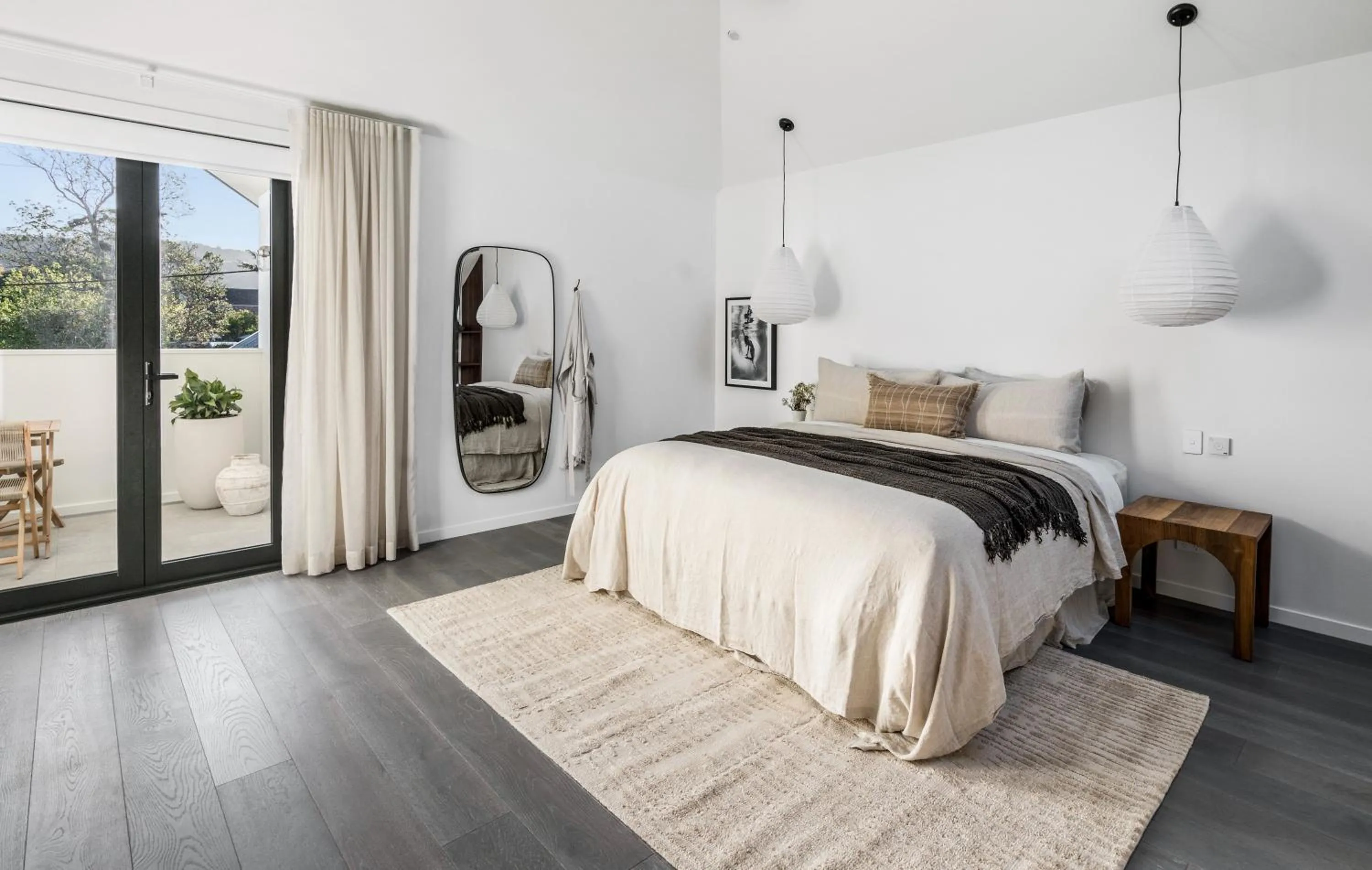 Bed in Maple Cottages, Berry - by Linnaeus Collection