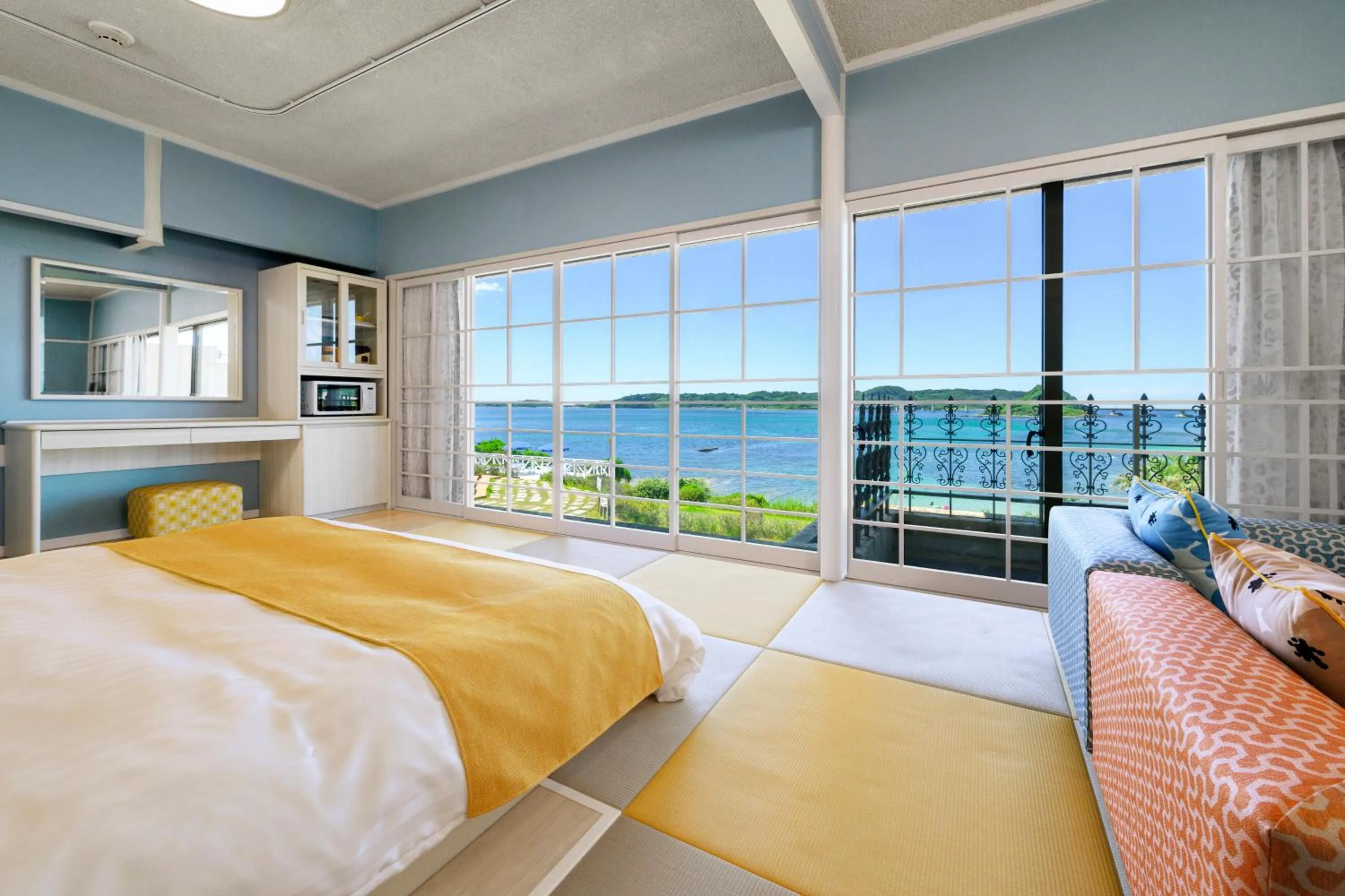 Bed in Hotel Nishinagato Resort