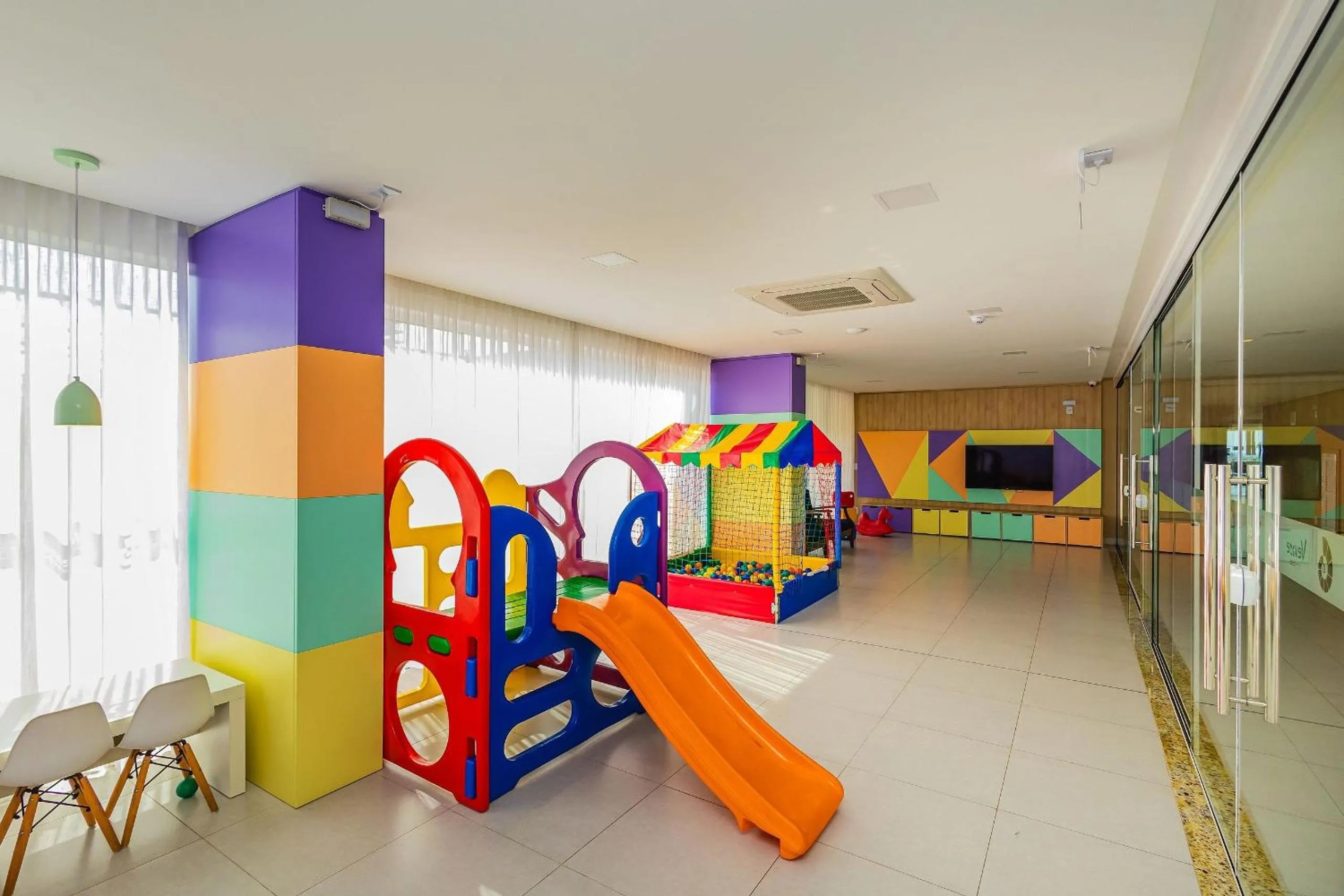 young children in Venice Home Club - Balneário Piçarras