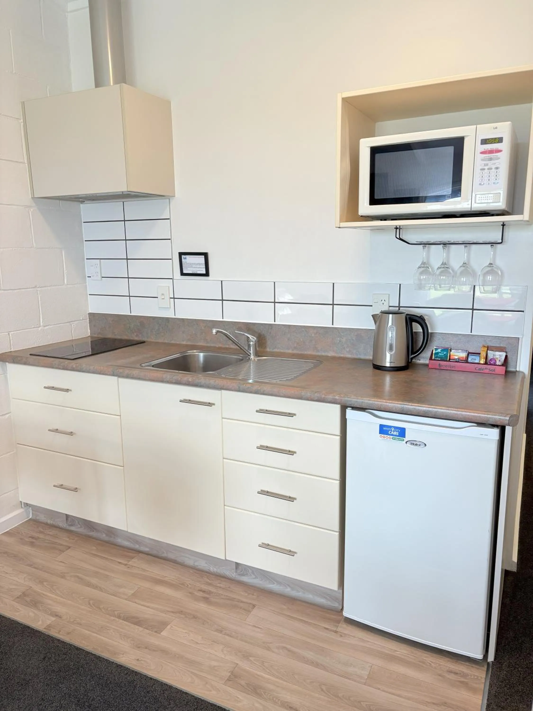 Coffee/tea facilities in Baileys At The Beach