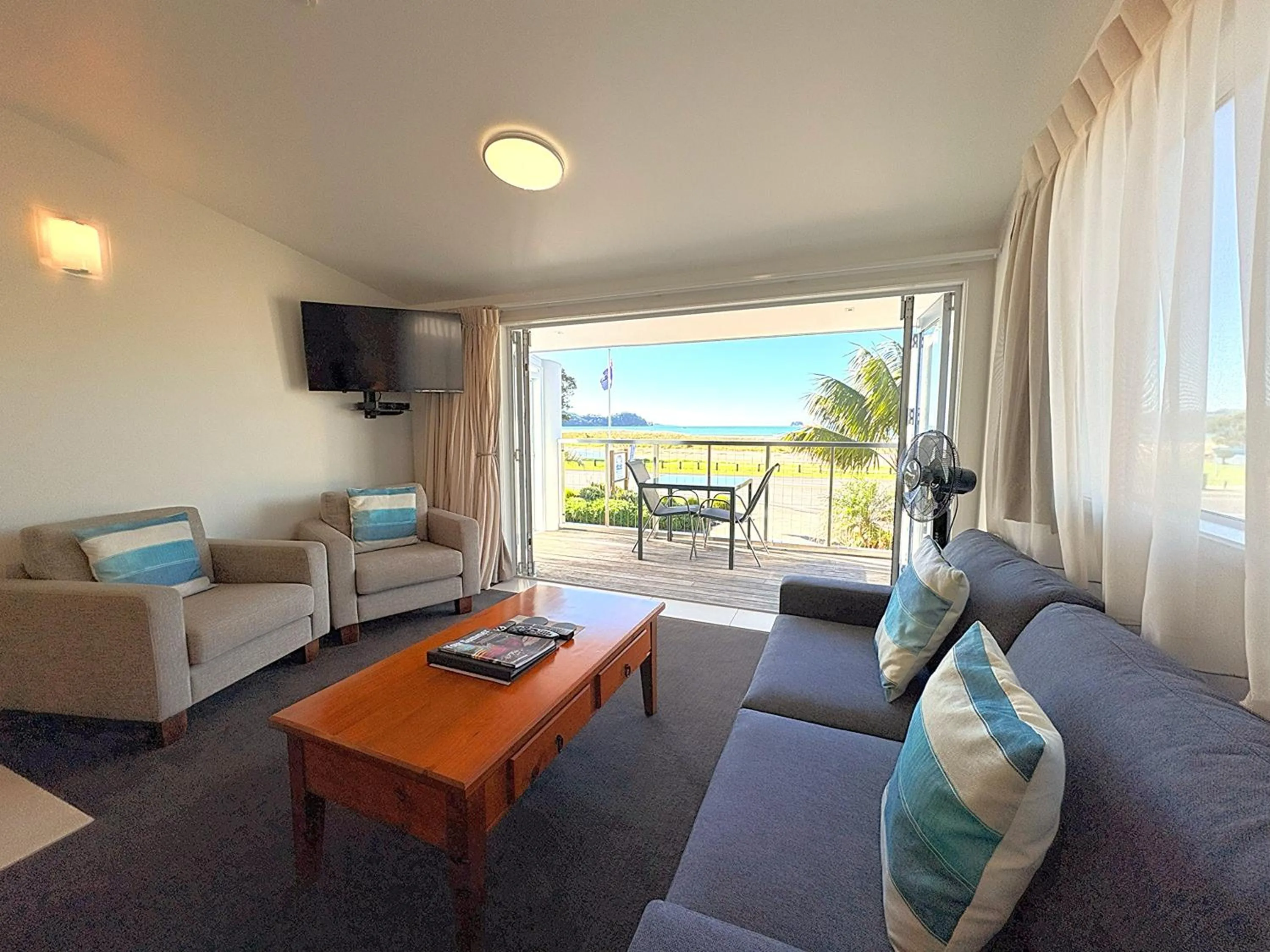 TV and multimedia in Baileys At The Beach