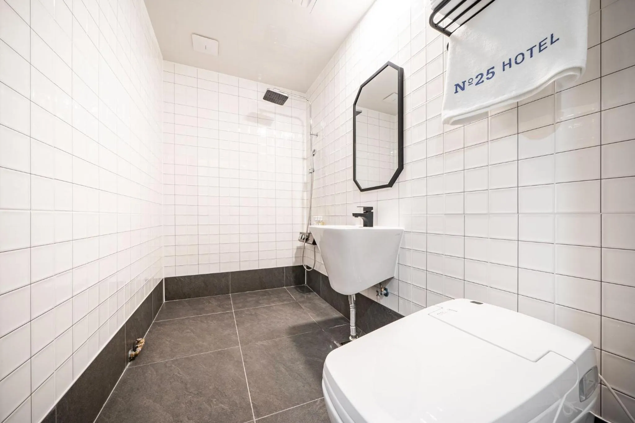 Shower, Bathroom in No.25