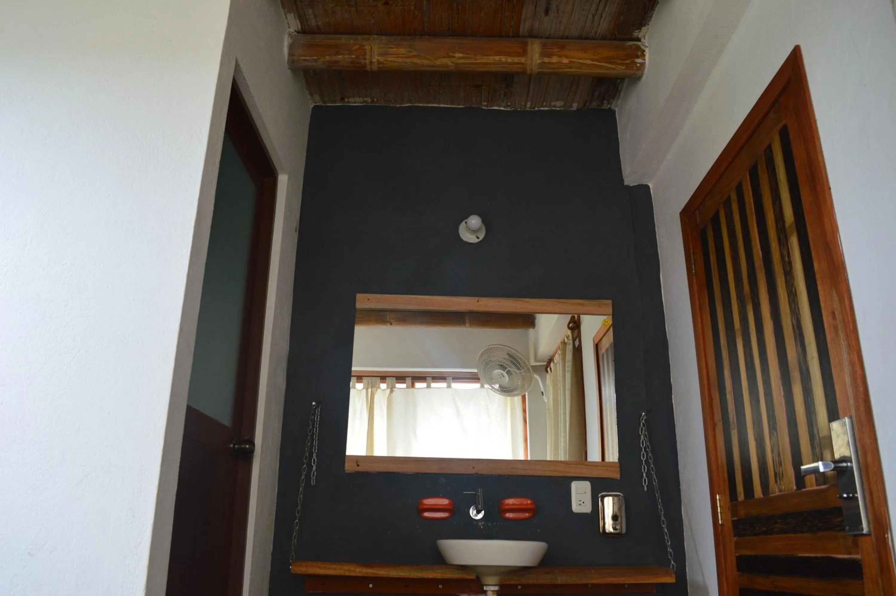 Bathroom in La Facha Hostal Restaurant Surf