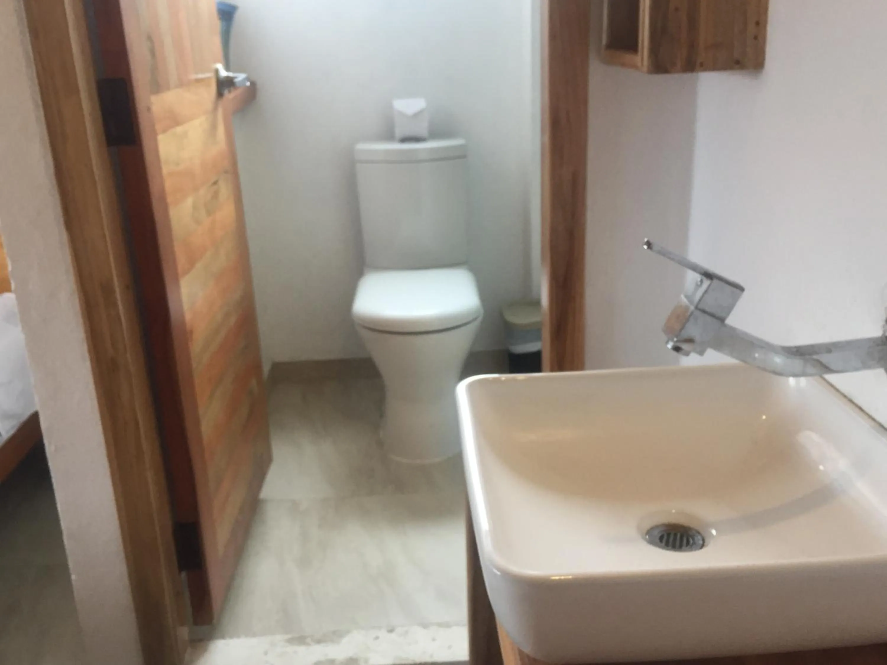 Shower in La Facha Hostal Restaurant Surf