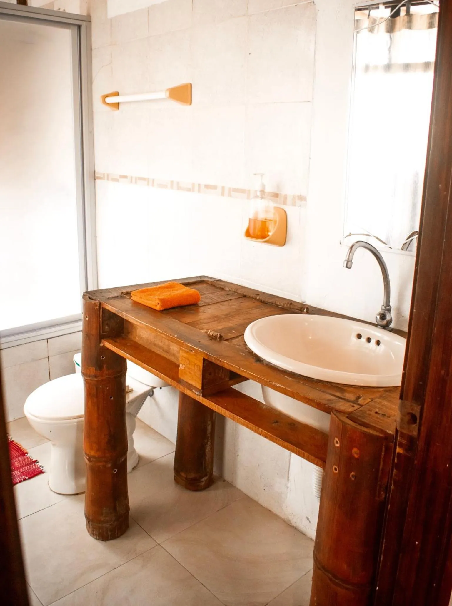 Bathroom in La Facha Hostal Restaurant Surf