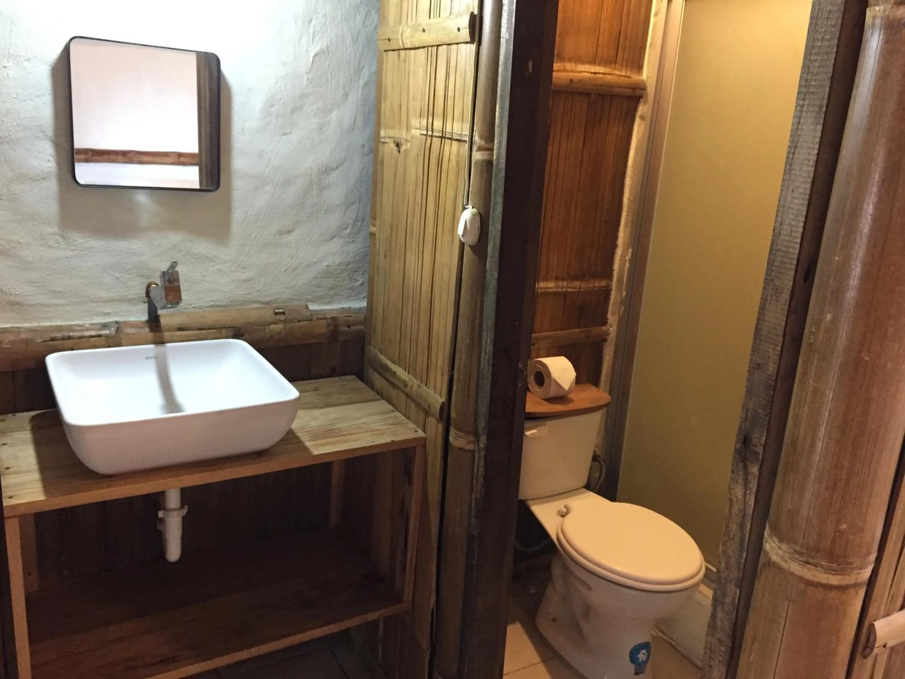 Toilet in La Facha Hostal Restaurant Surf