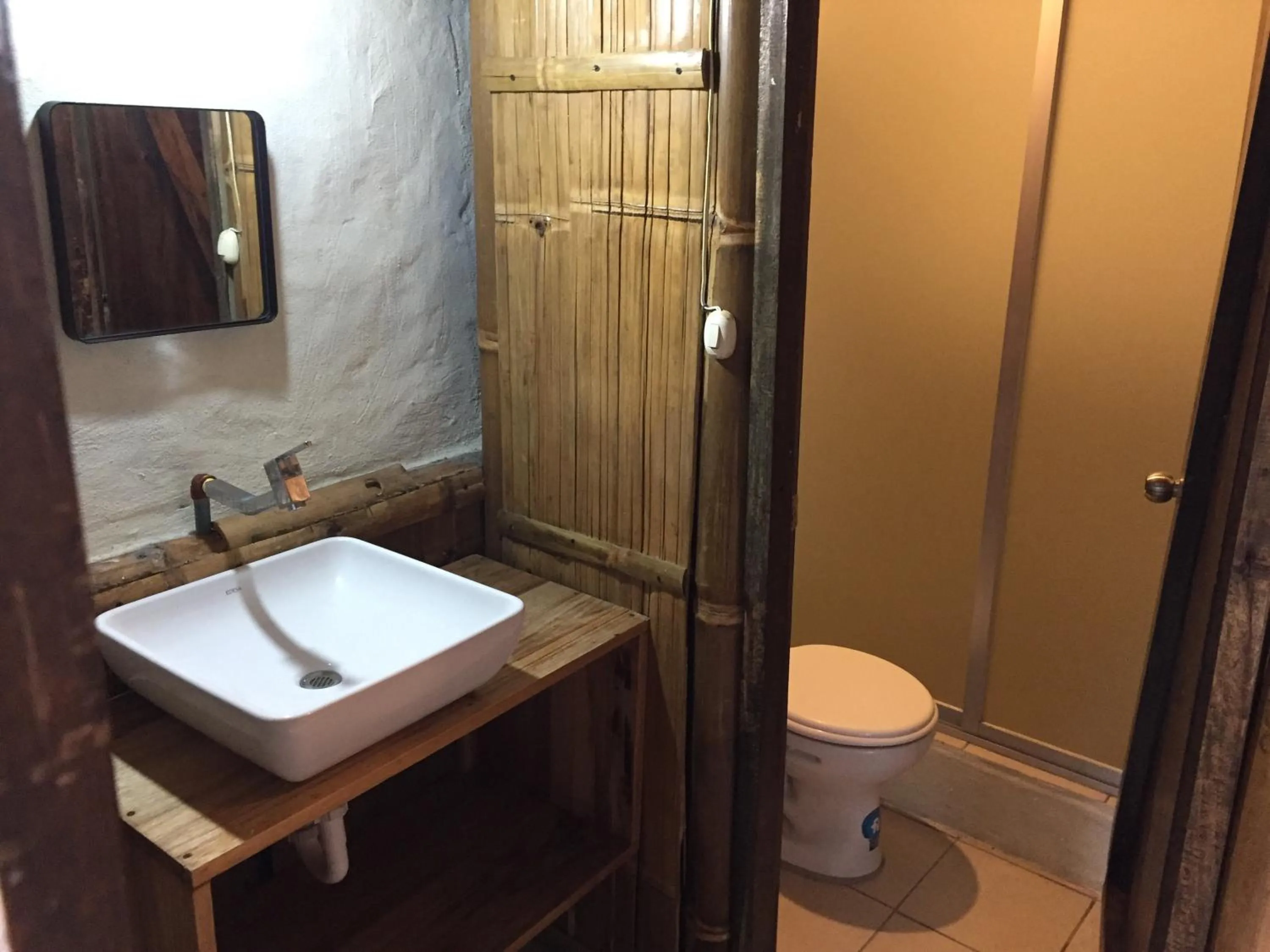 Shower in La Facha Hostal Restaurant Surf