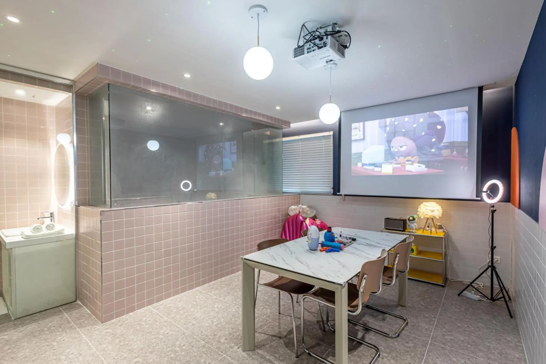 Swimming pool in Pavilla Hotel