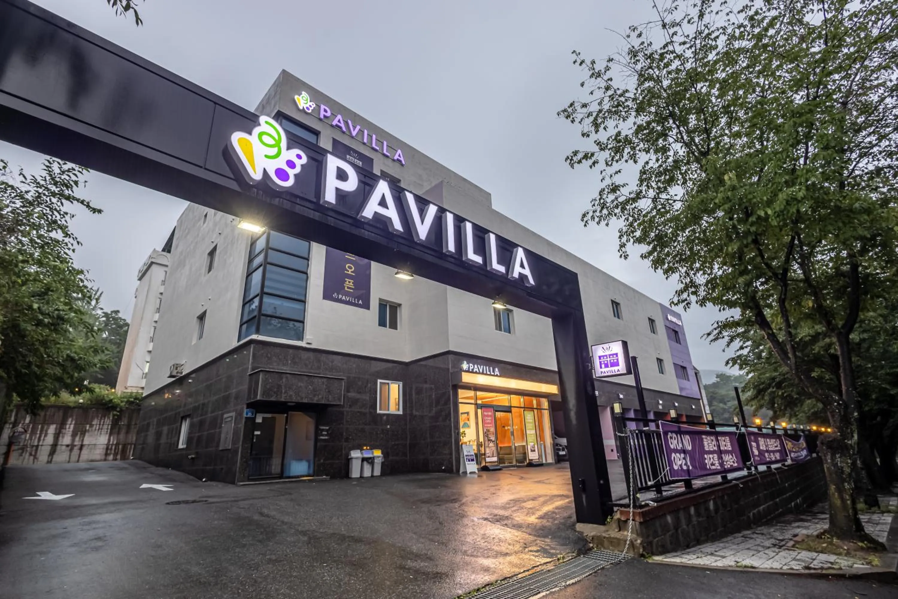 Property building in Pavilla Hotel