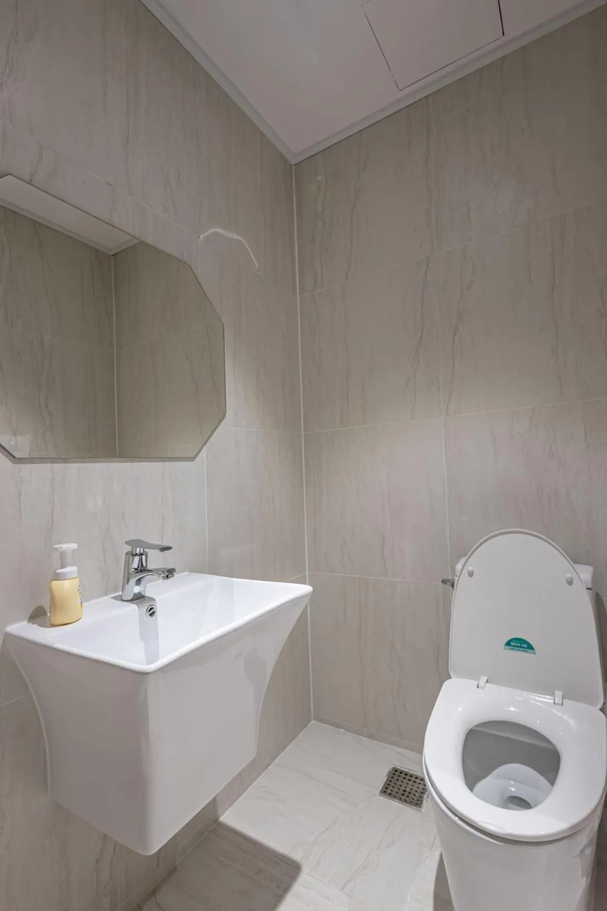 Toilet in Pavilla Hotel