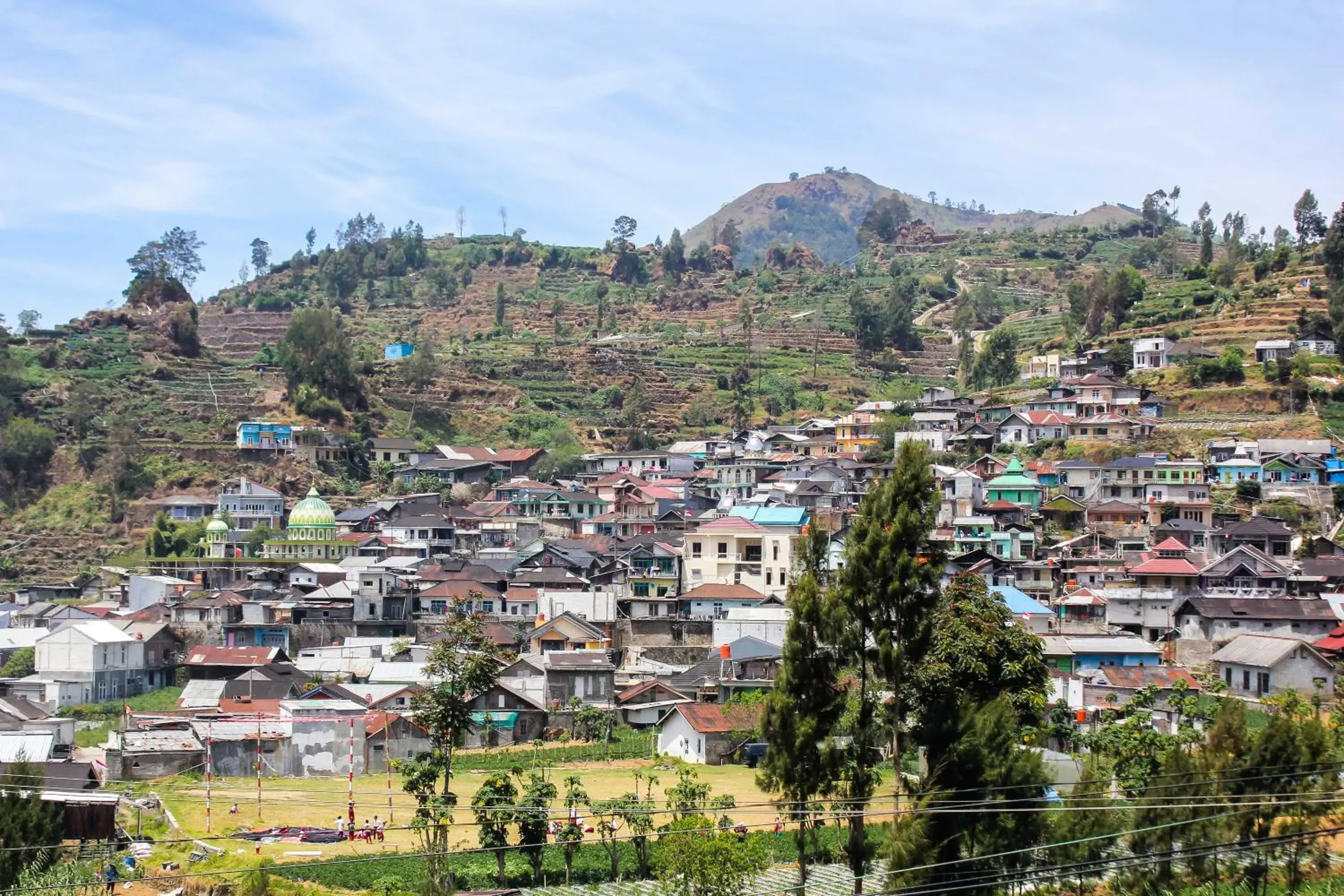 Mountain view in RedDoorz Syariah near Kawasan Wisata Gunung Prau Dieng Mountain view in RedDoorz Syariah near Kawasan Wisata Gunung Prau Dieng