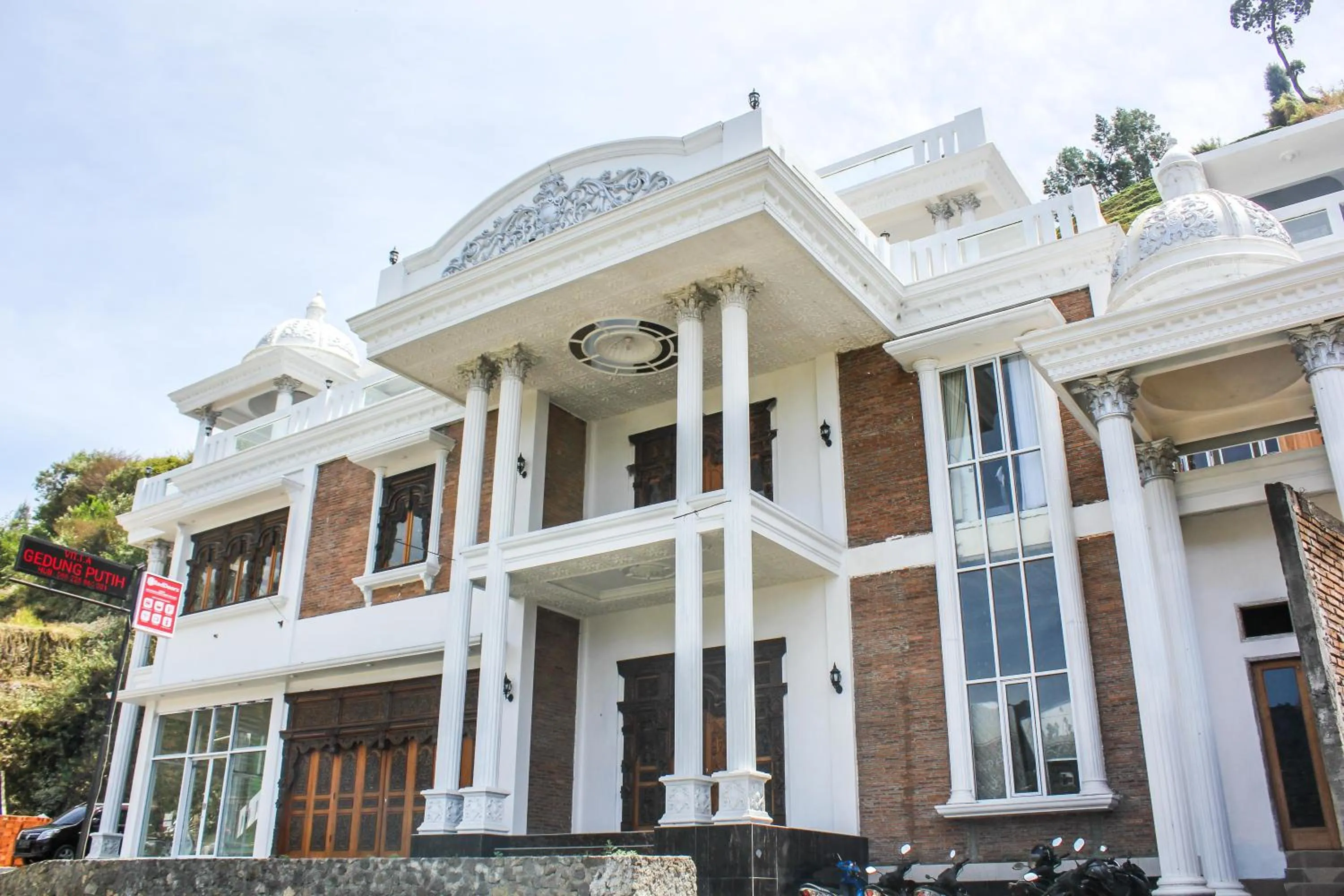 Property building in RedDoorz Syariah near Kawasan Wisata Gunung Prau Dieng