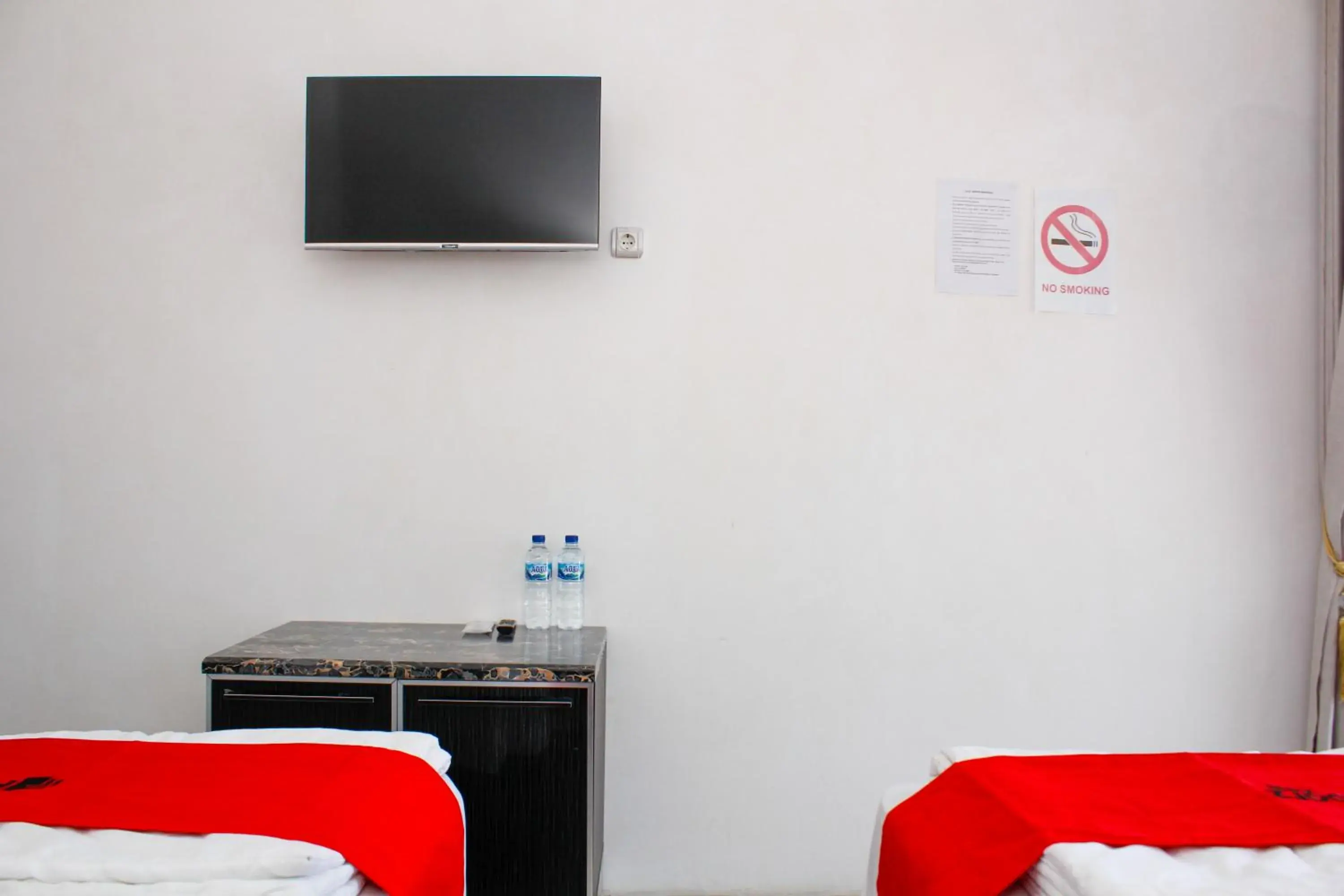 TV and multimedia, Bed in RedDoorz Syariah near Kawasan Wisata Gunung Prau Dieng TV and multimedia, Bed in RedDoorz Syariah near Kawasan Wisata Gunung Prau Dieng