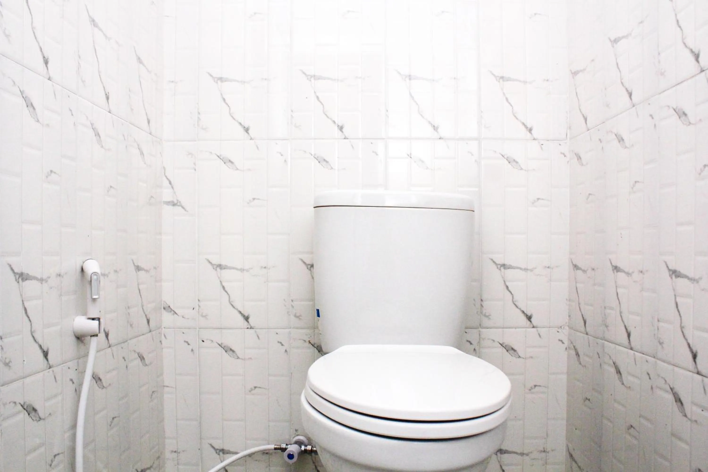 Bathroom in RedDoorz Syariah near Kawasan Wisata Gunung Prau Dieng