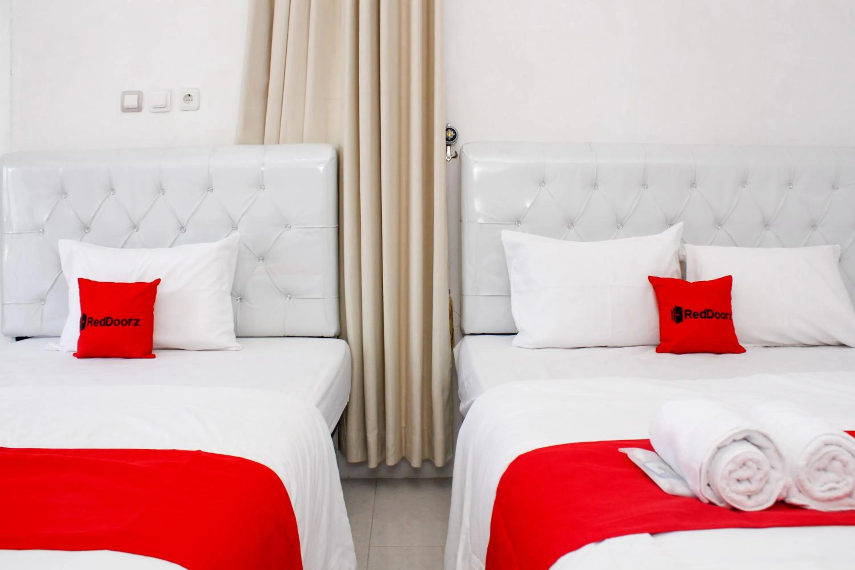 Bedroom, Bed in RedDoorz Syariah near Kawasan Wisata Gunung Prau Dieng