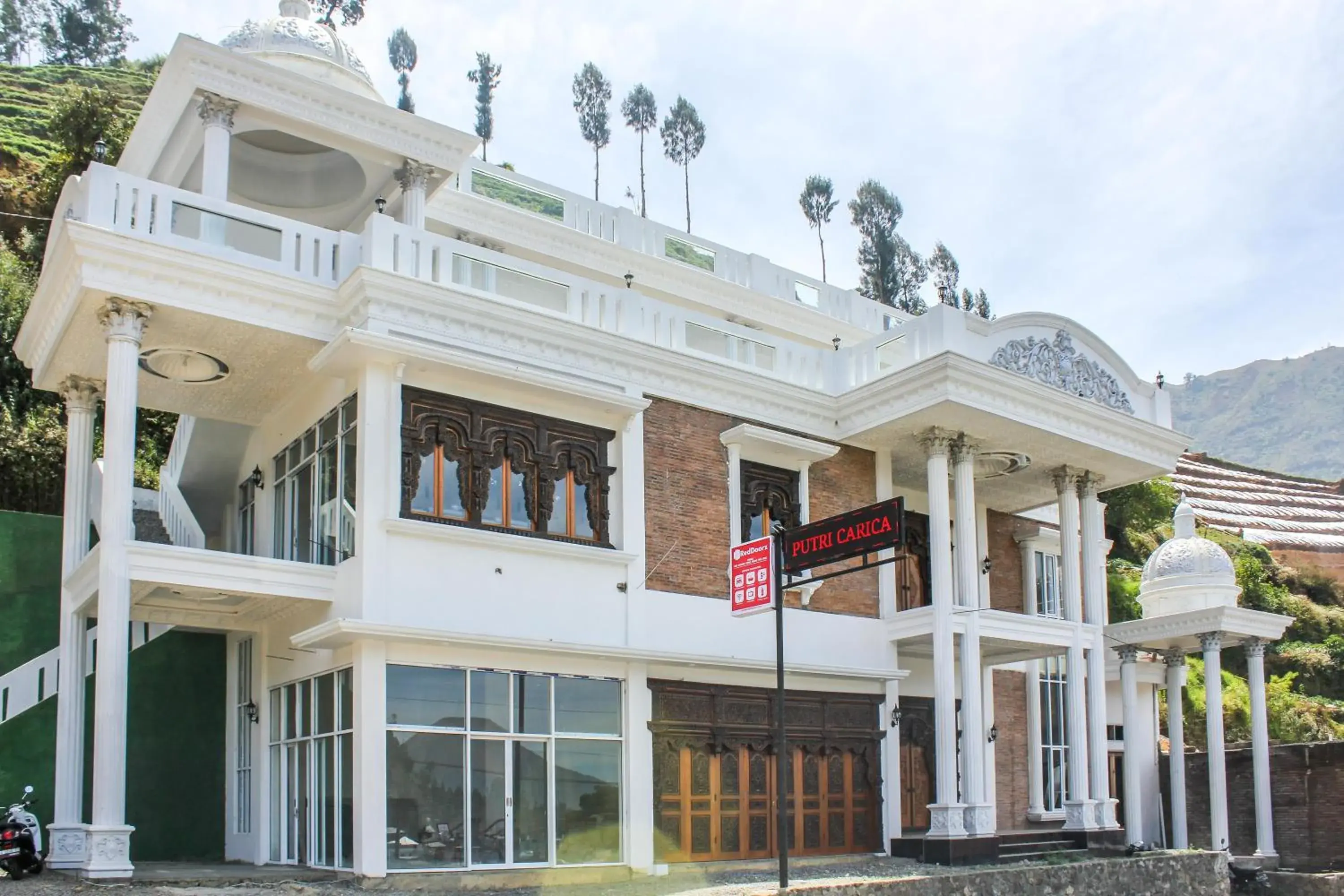 Property building in RedDoorz Syariah near Kawasan Wisata Gunung Prau Dieng Property building in RedDoorz Syariah near Kawasan Wisata Gunung Prau Dieng