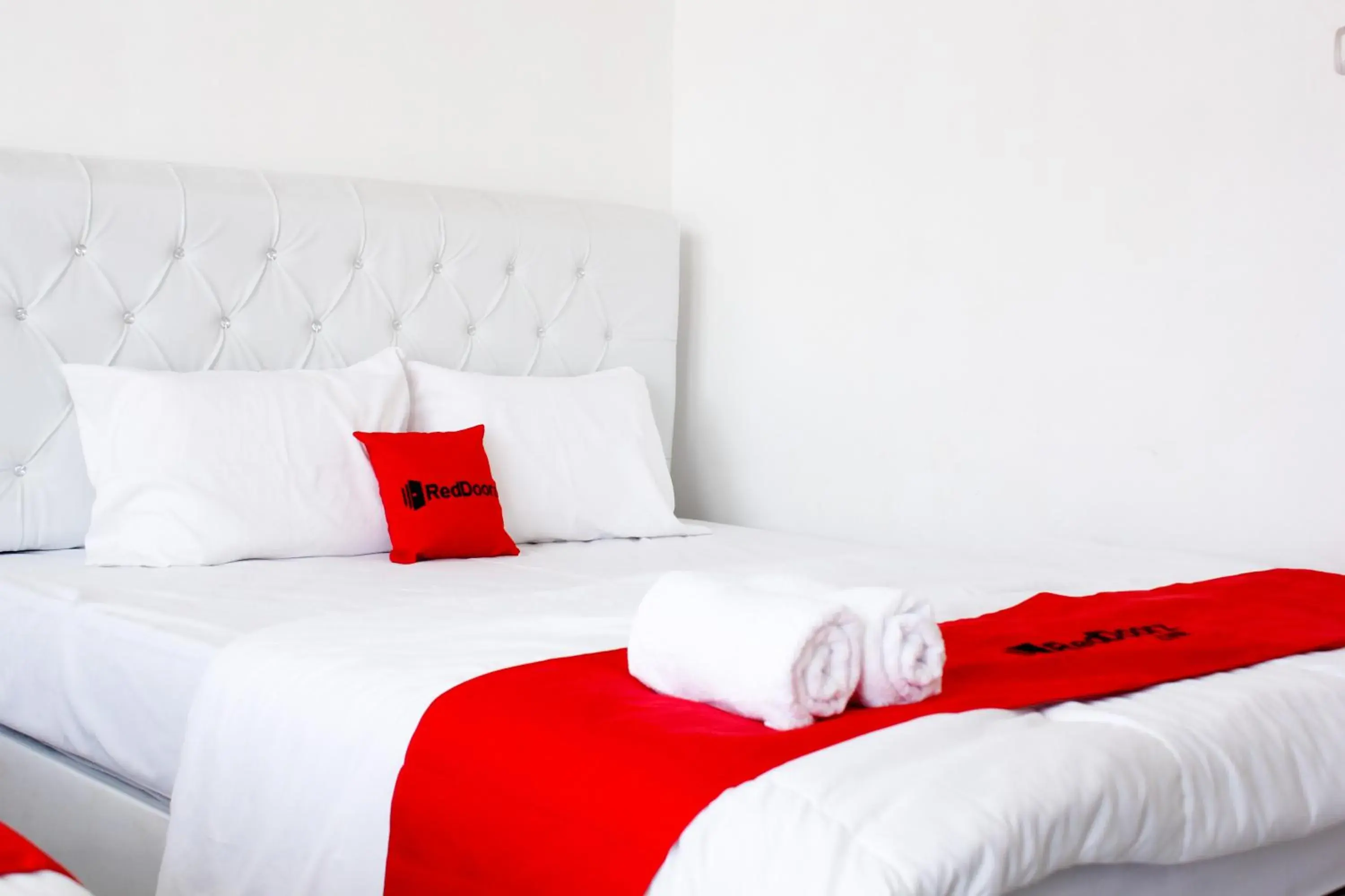 Bedroom, Bed in RedDoorz Syariah near Kawasan Wisata Gunung Prau Dieng Bedroom, Bed in RedDoorz Syariah near Kawasan Wisata Gunung Prau Dieng