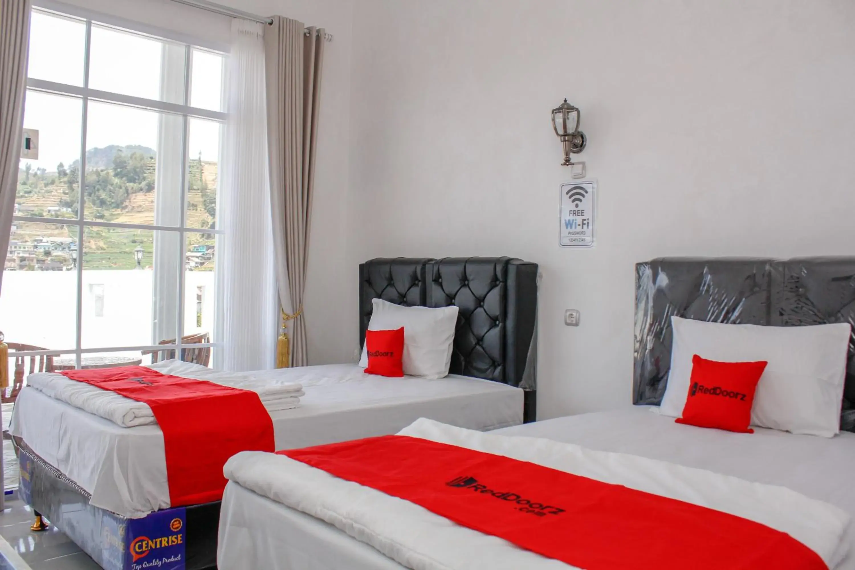 Bedroom, Bed in RedDoorz Syariah near Kawasan Wisata Gunung Prau Dieng Bedroom, Bed in RedDoorz Syariah near Kawasan Wisata Gunung Prau Dieng