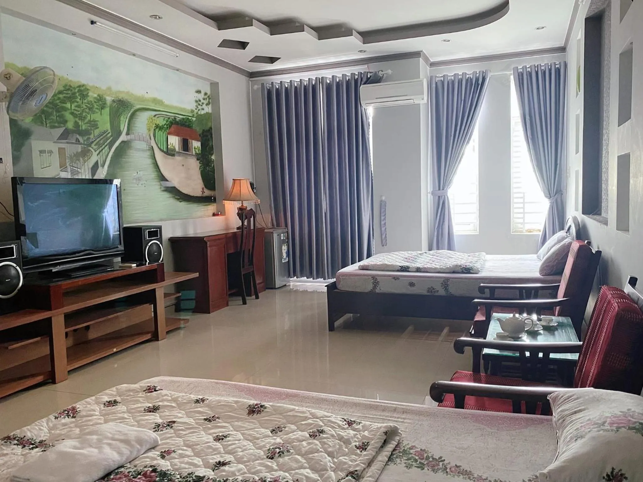 Communal lounge/ TV room in NHƯ MAI GUEST HOUSe