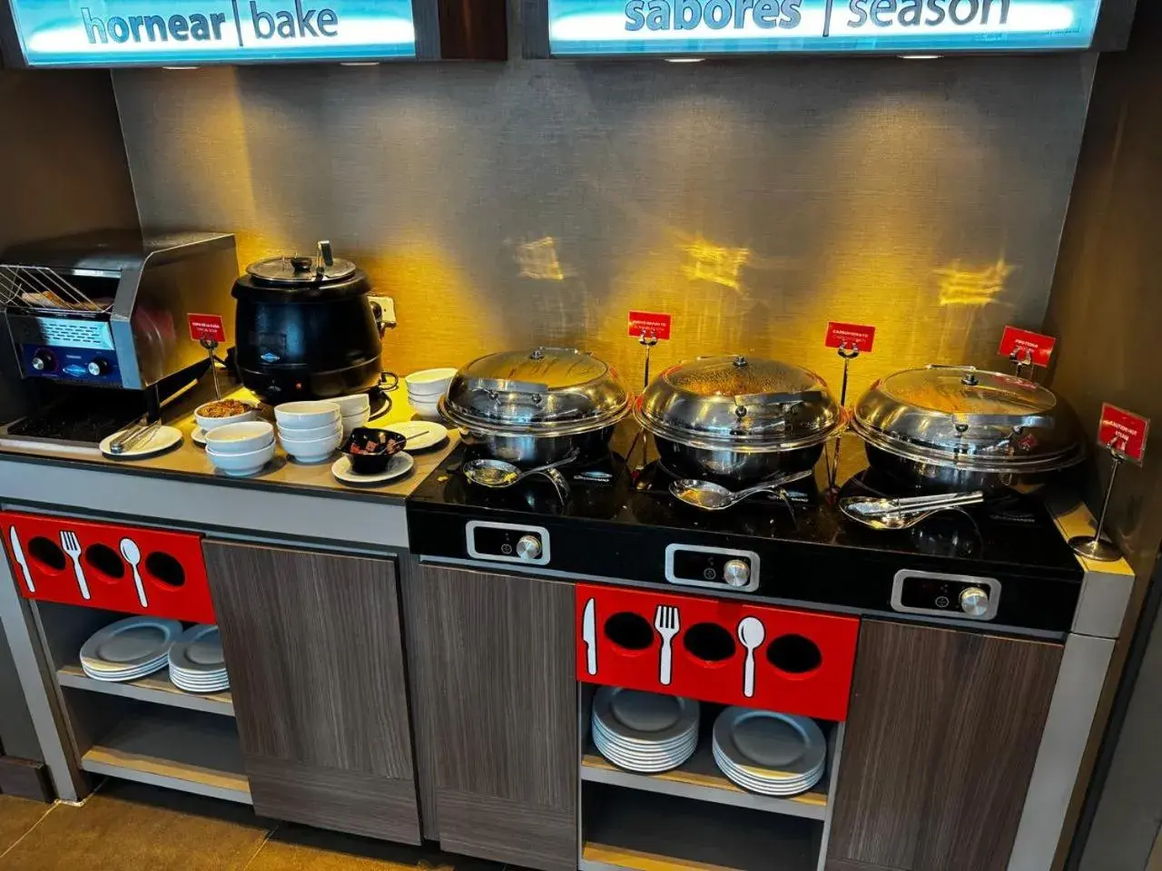 Breakfast in Hampton by Hilton Cali Breakfast in Hampton by Hilton Cali