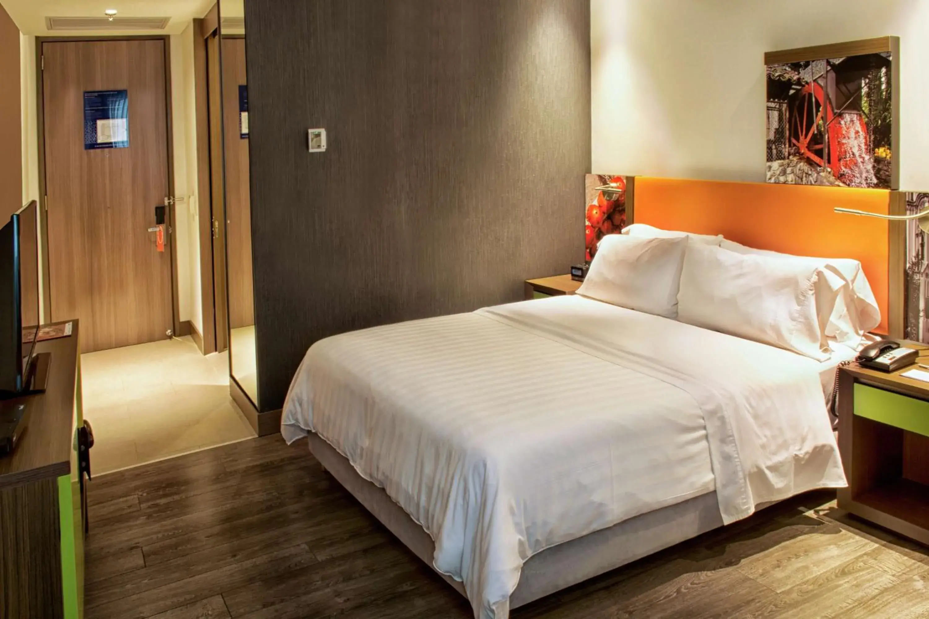 Bedroom, Bed in Hampton by Hilton Cali Bedroom, Bed in Hampton by Hilton Cali