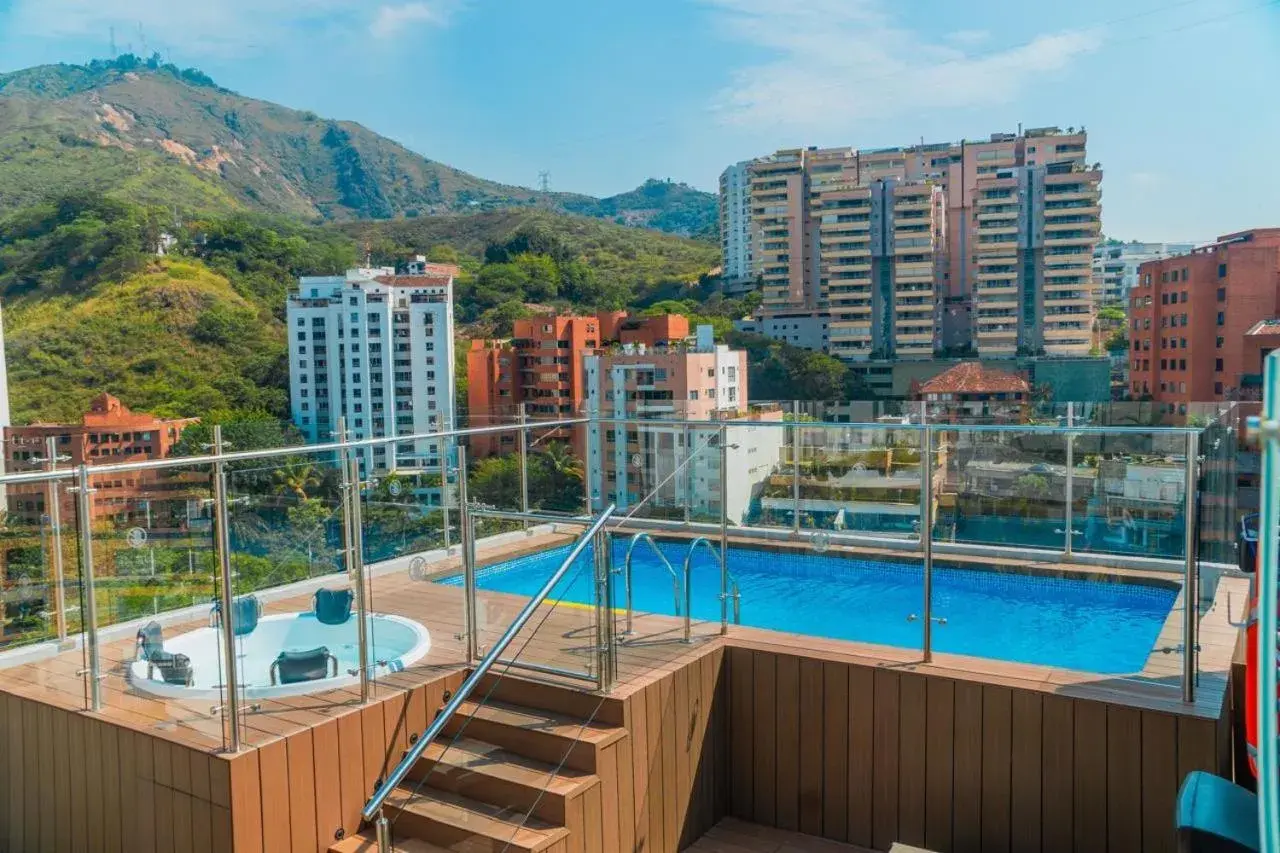 Swimming pool in Hampton by Hilton Cali Swimming pool in Hampton by Hilton Cali