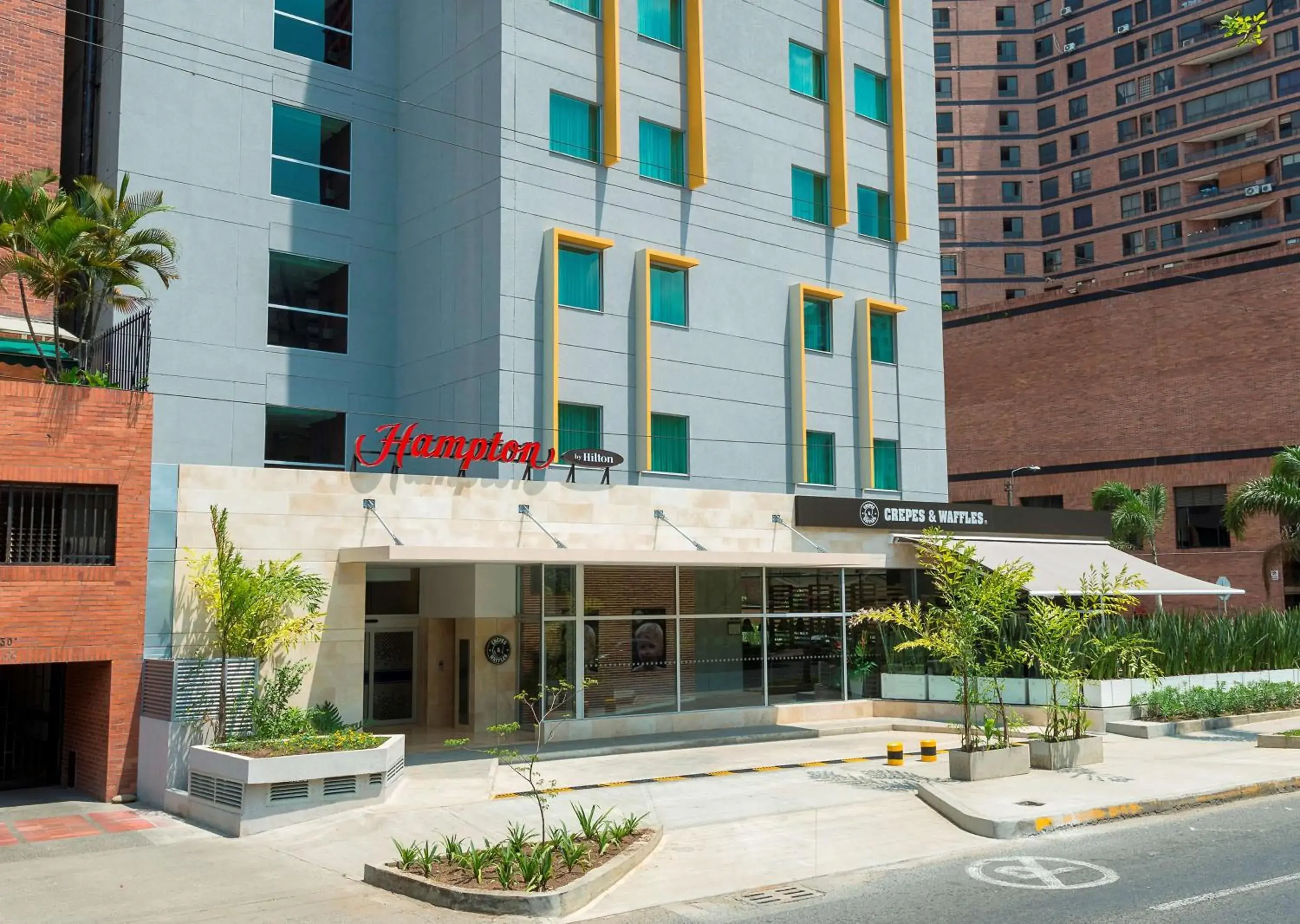 Property building in Hampton by Hilton Cali Property building in Hampton by Hilton Cali