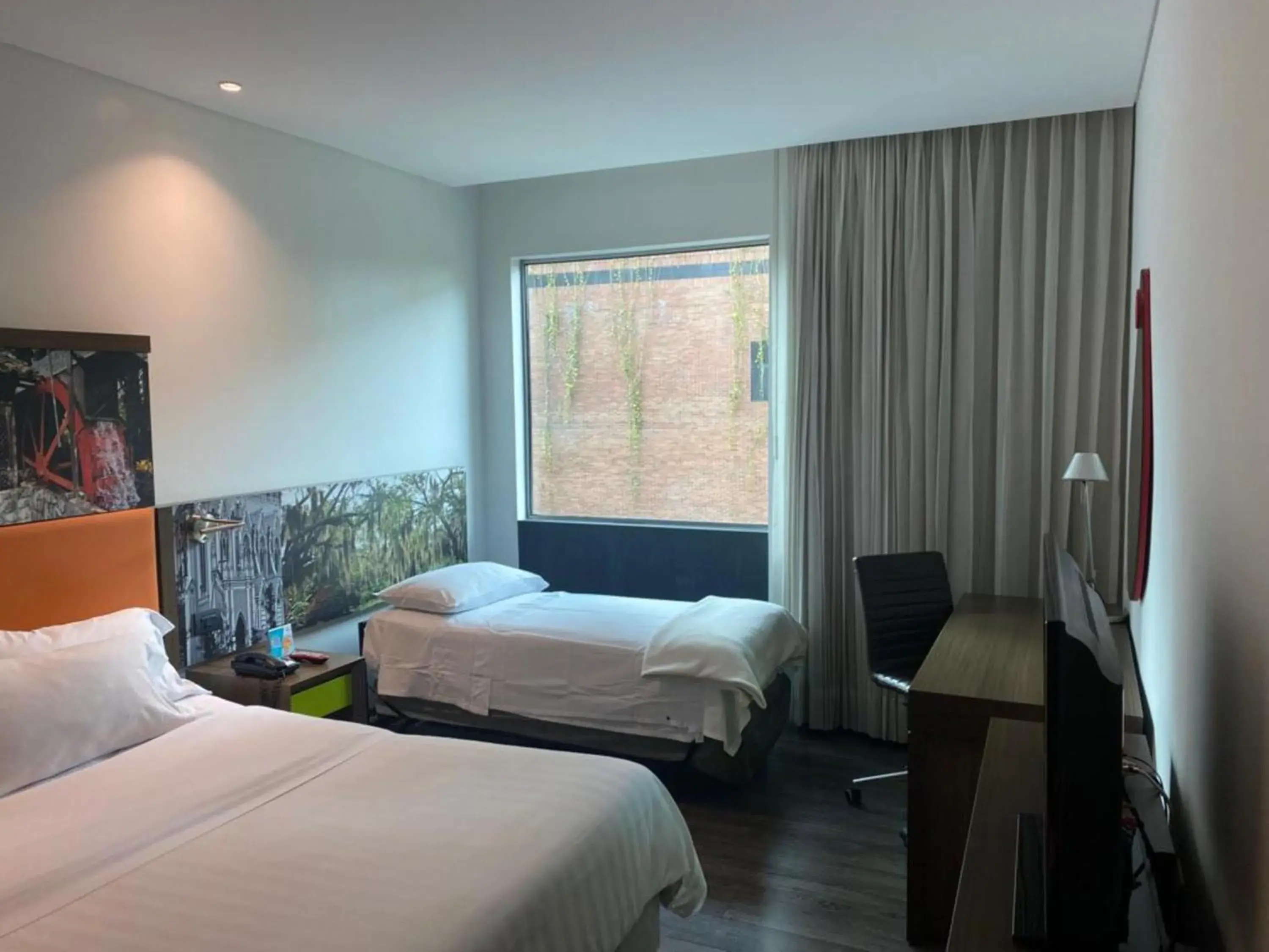 Queen Room with Sofa Bed - Non-Smoking in Hampton by Hilton Cali Queen Room with Sofa Bed - Non-Smoking in Hampton by Hilton Cali