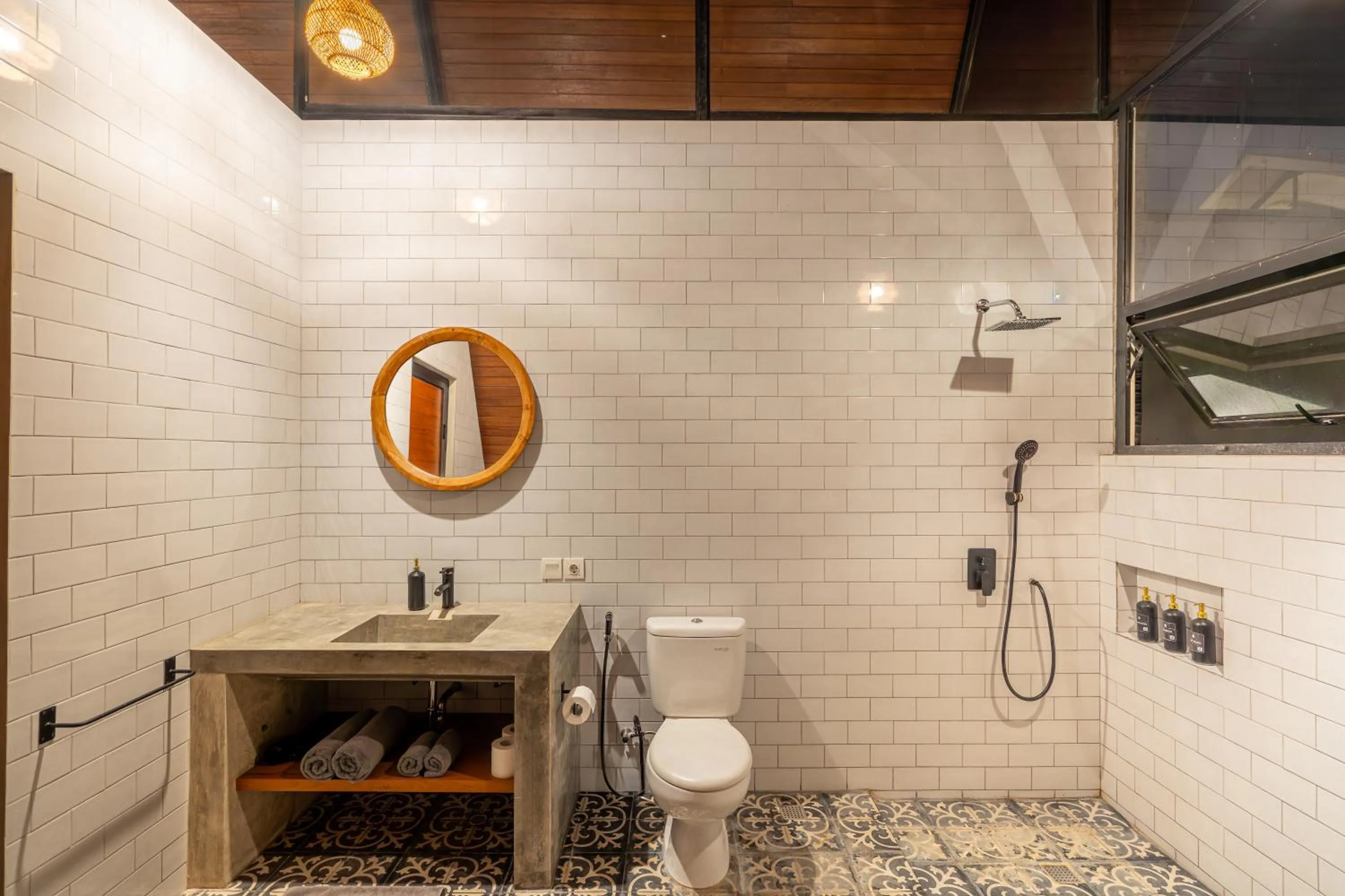 Shower in Kalino Villa by Betterplace