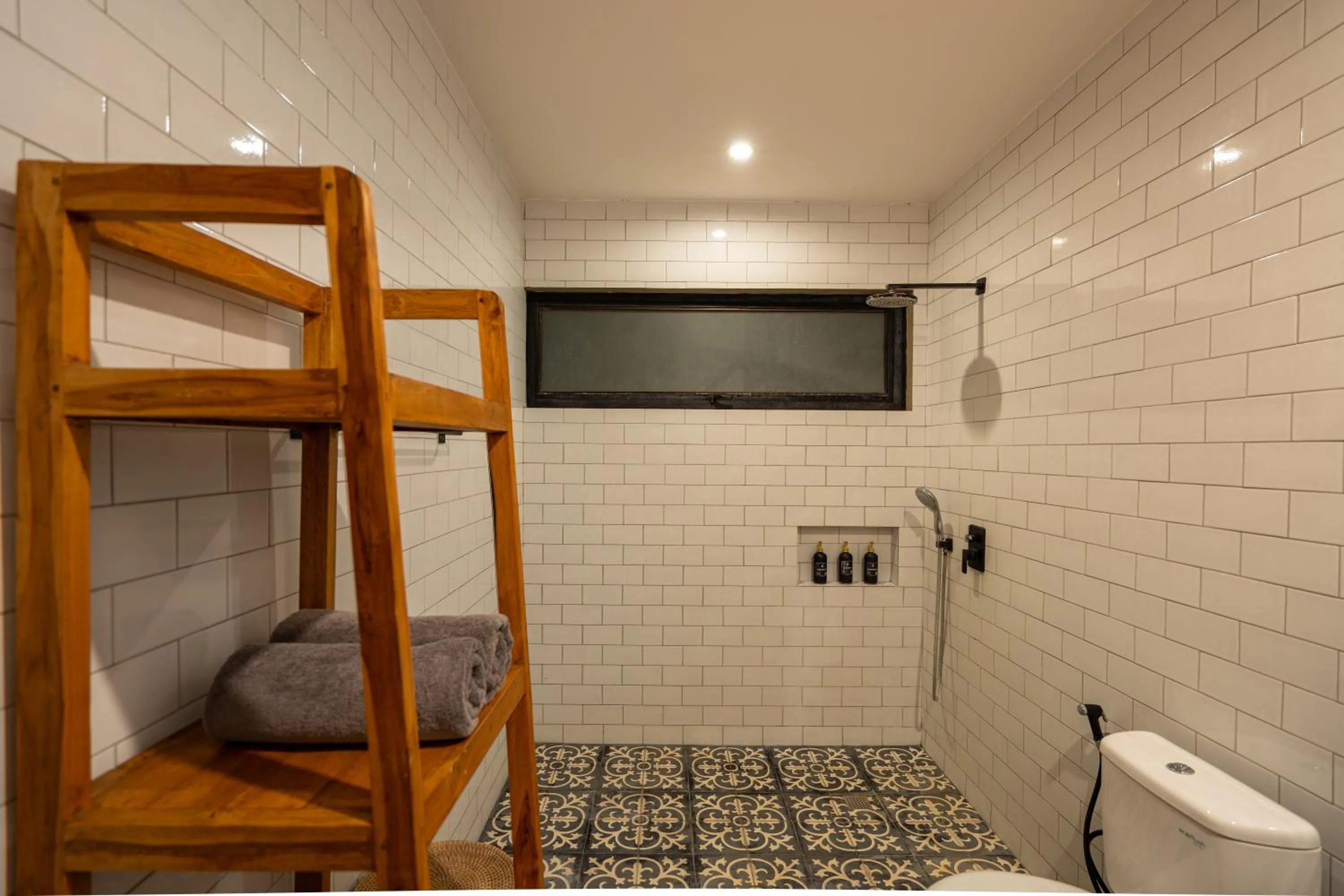 Shower in Kalino Villa by Betterplace