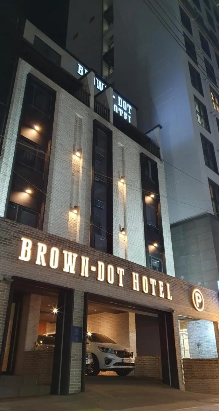 Property building in Brown-Dot Hotel Gwangalli beach